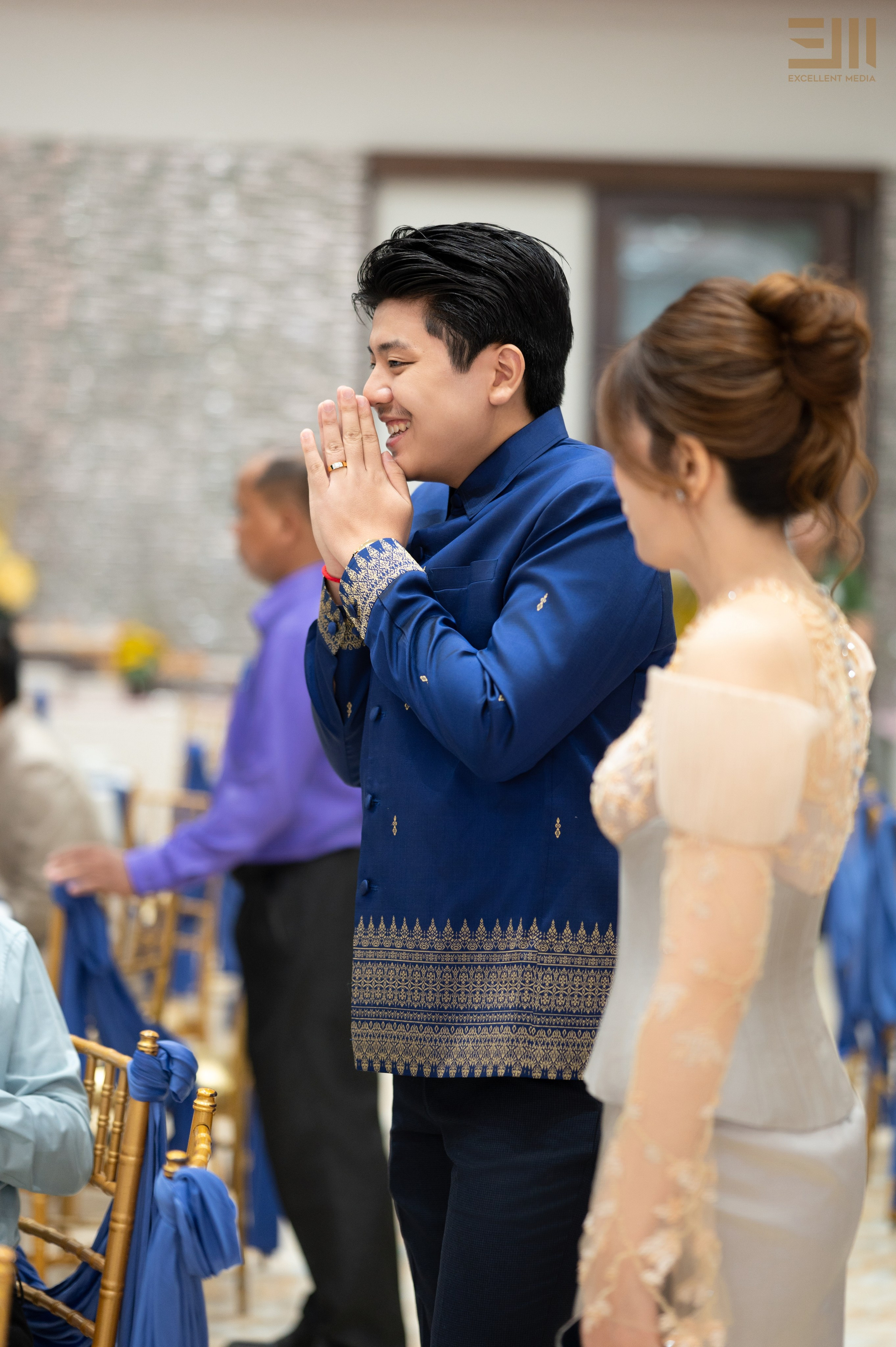 សិង្ហ & លីដា. Welcome to Excellent Media