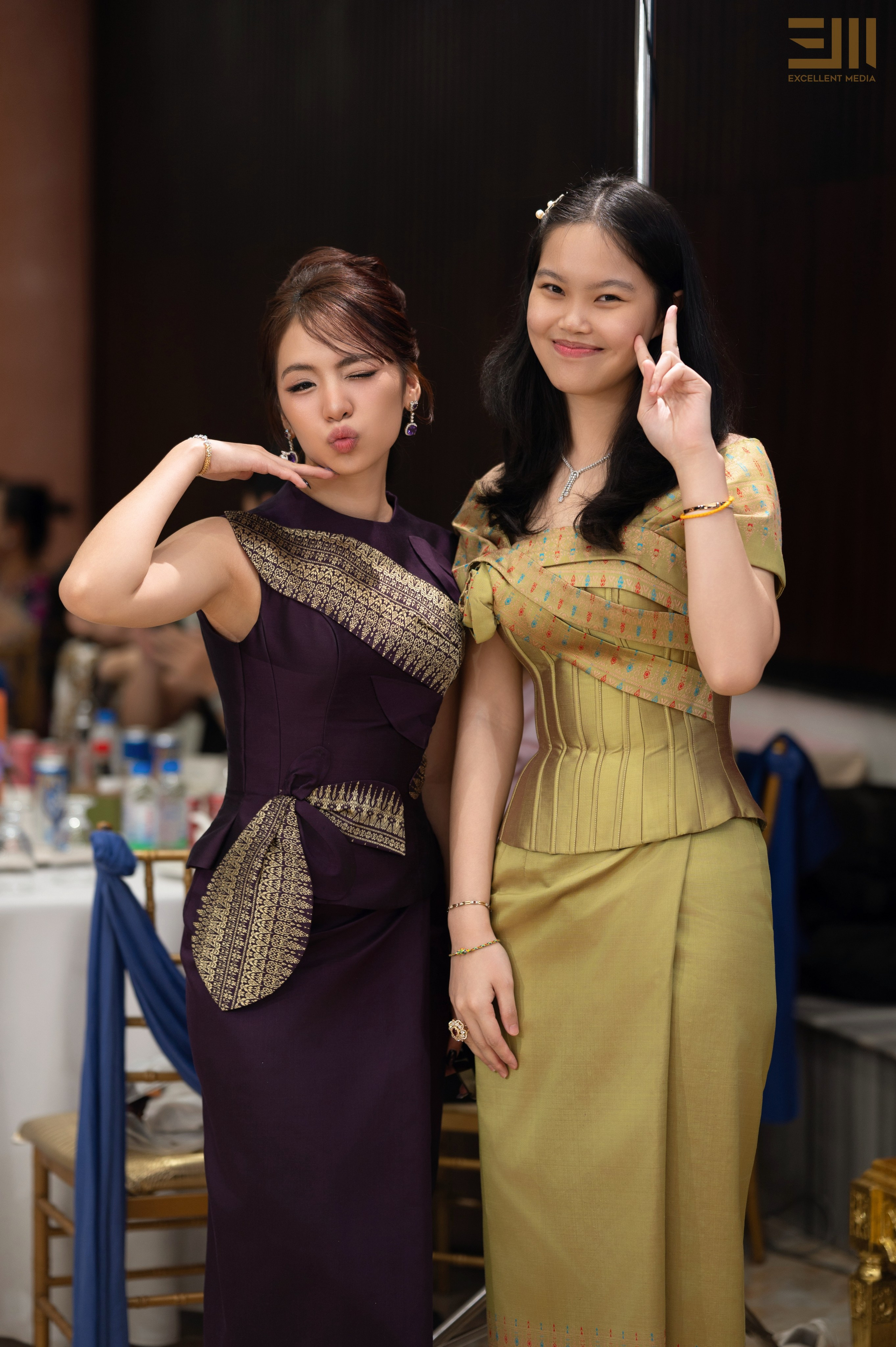 សិង្ហ & លីដា. Welcome to Excellent Media