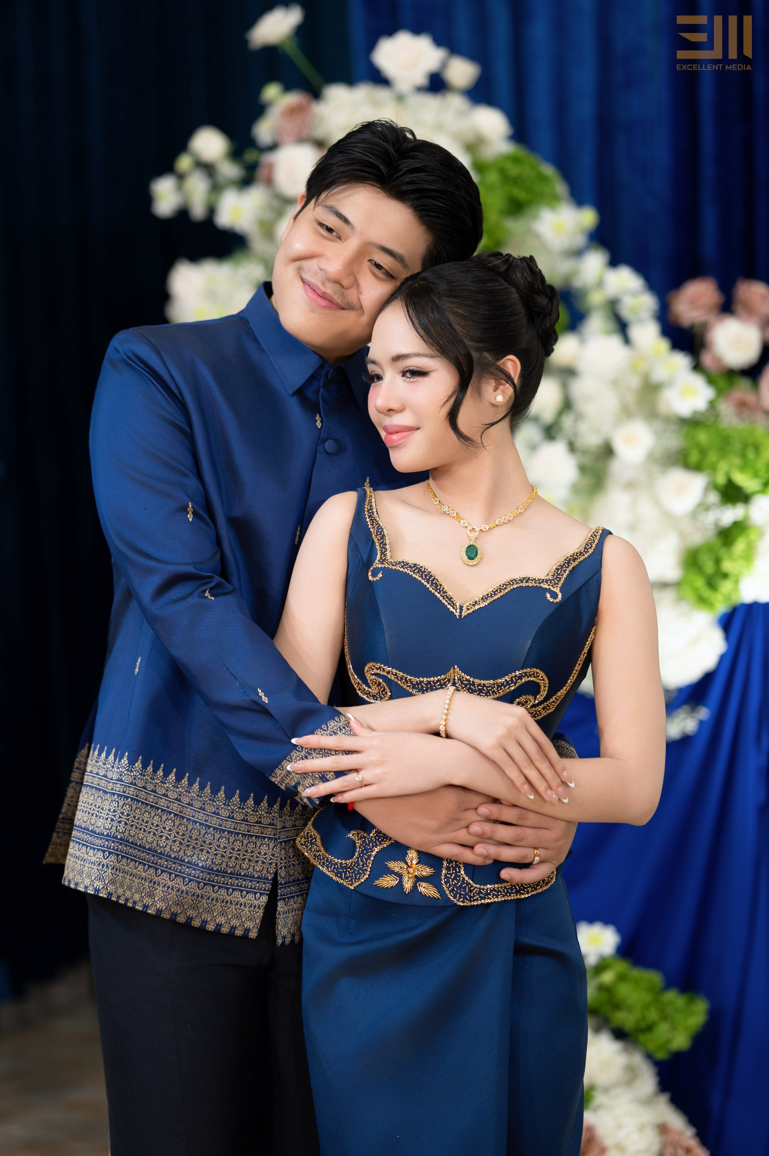 សិង្ហ & លីដា. Welcome to Excellent Media