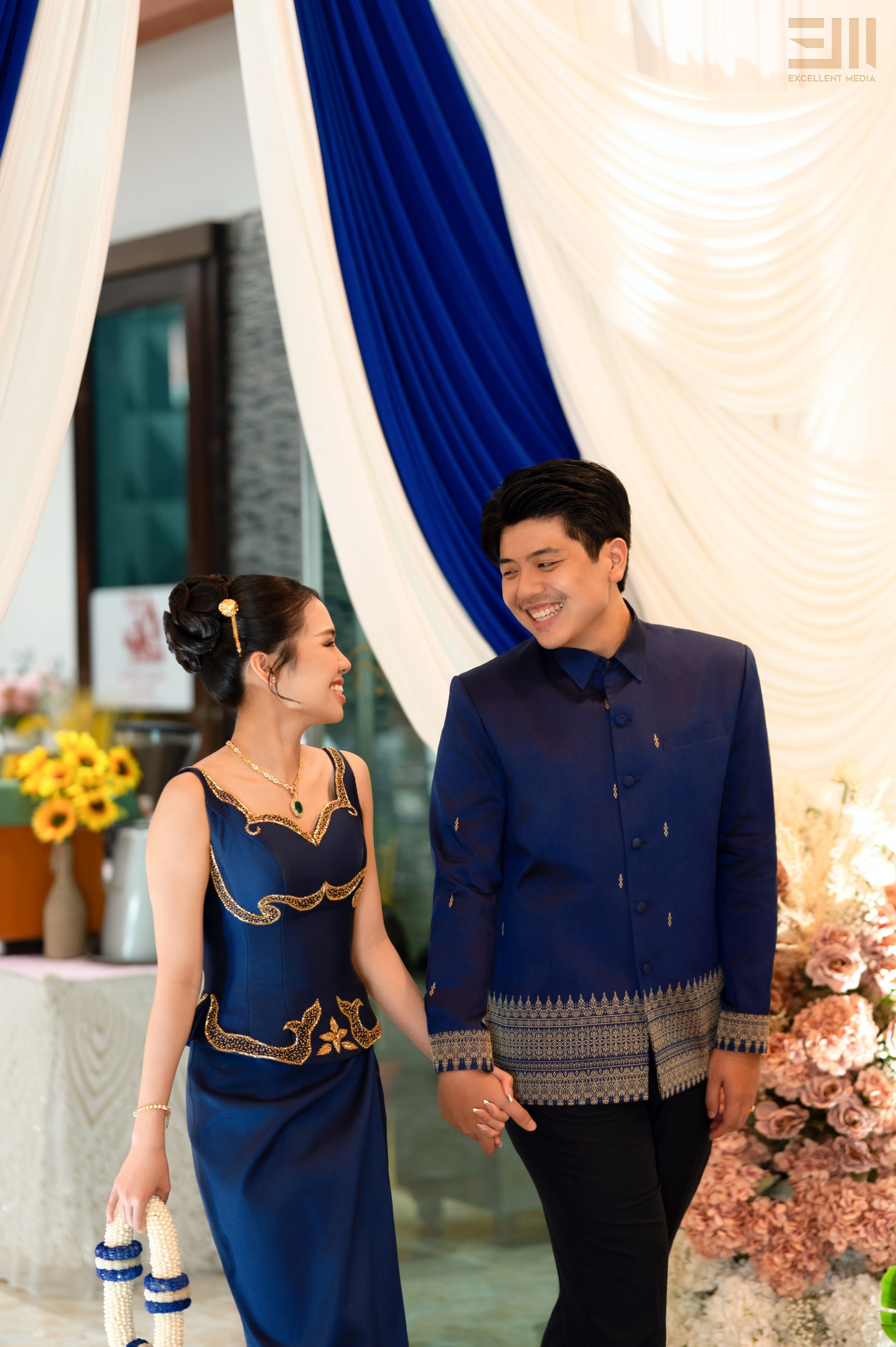 សិង្ហ & លីដា. Welcome to Excellent Media