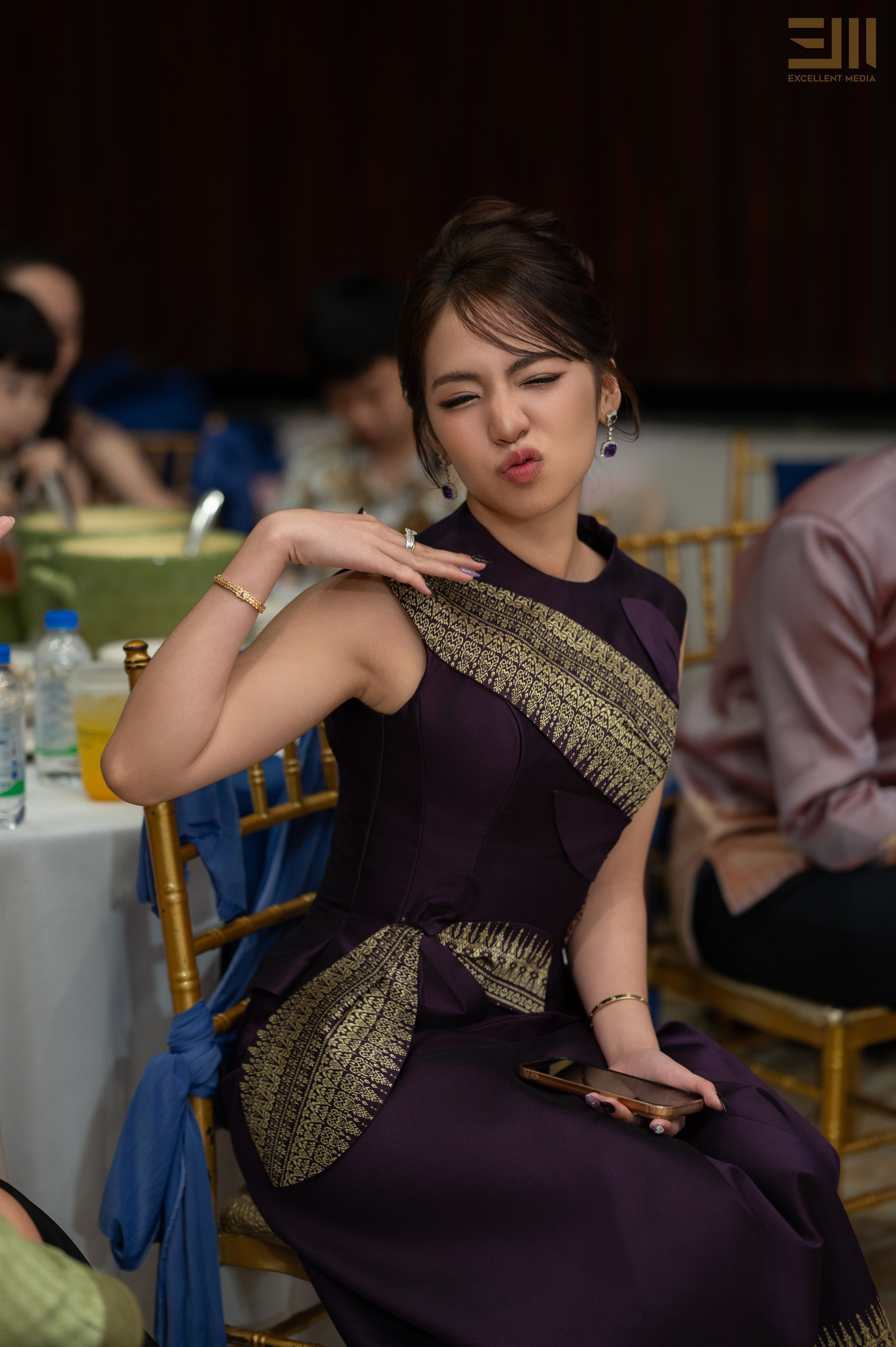 សិង្ហ & លីដា. Welcome to Excellent Media