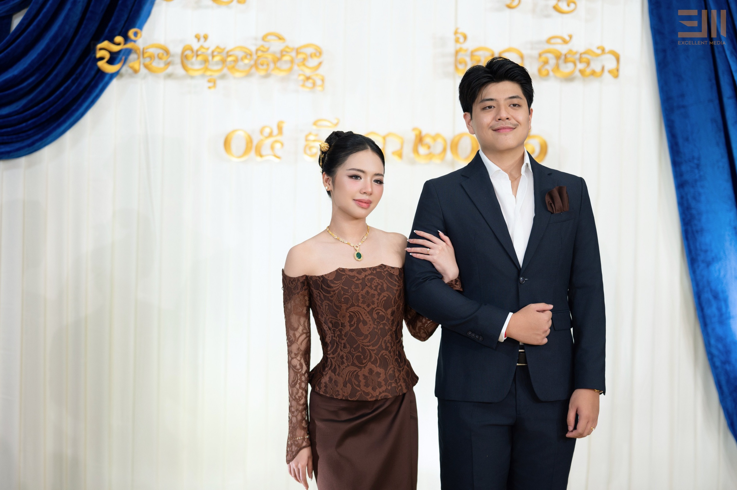 សិង្ហ & លីដា. Welcome to Excellent Media