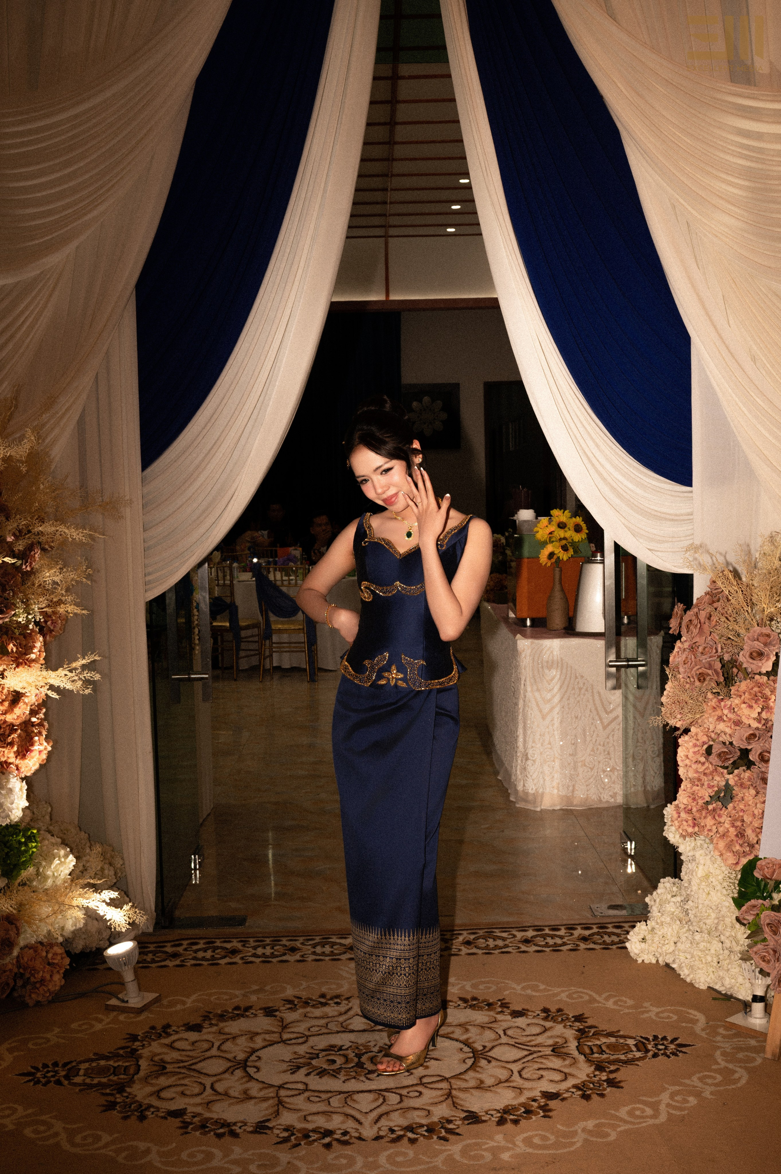 សិង្ហ & លីដា. Welcome to Excellent Media