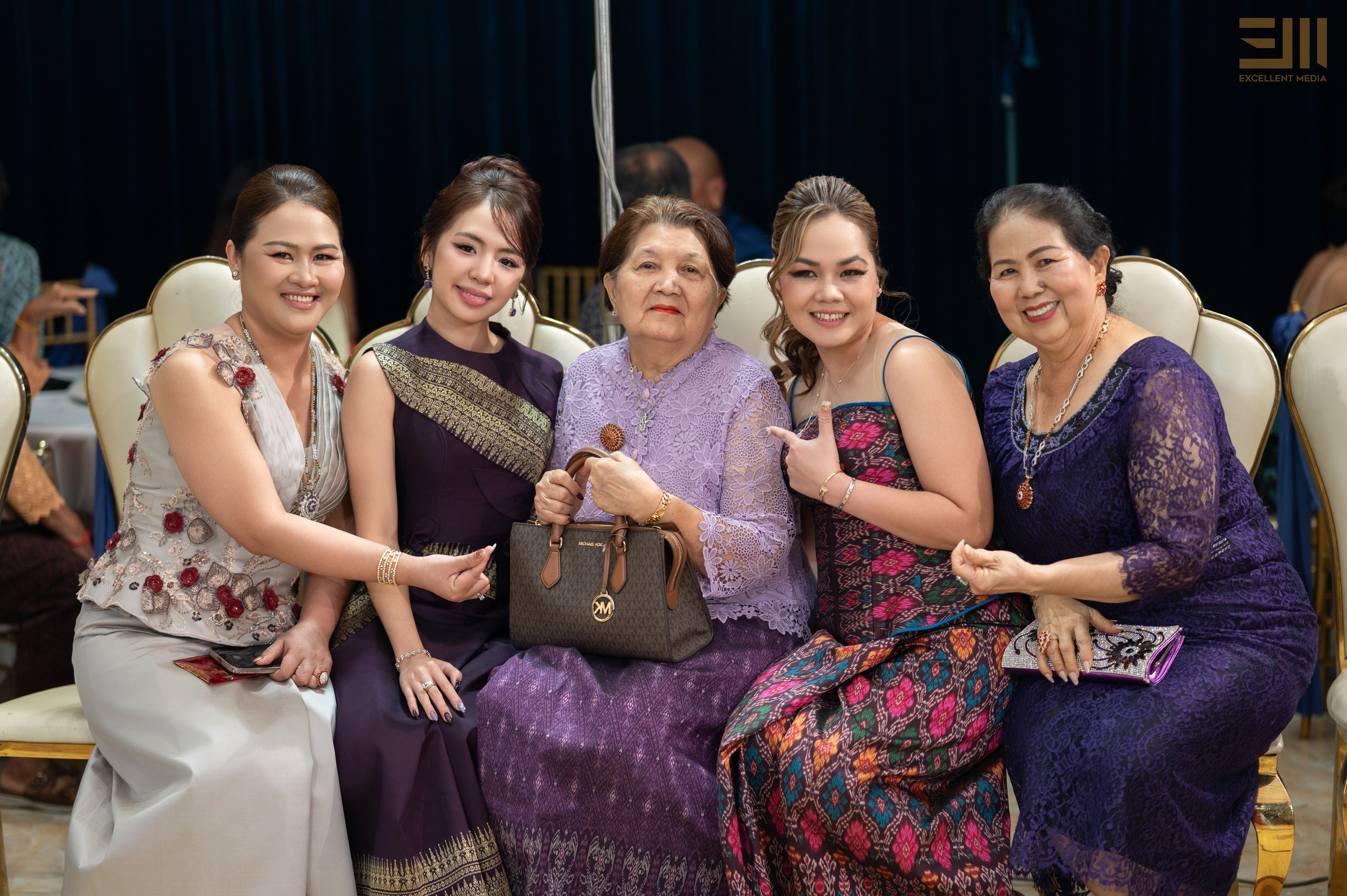 សិង្ហ & លីដា. Welcome to Excellent Media
