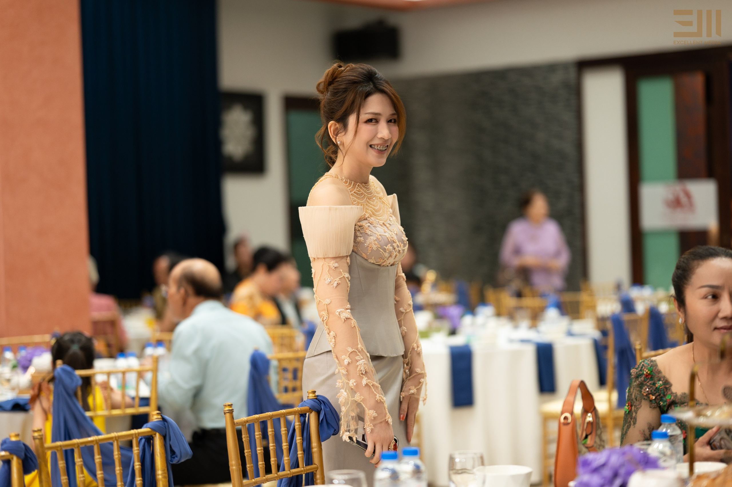 សិង្ហ & លីដា. Welcome to Excellent Media