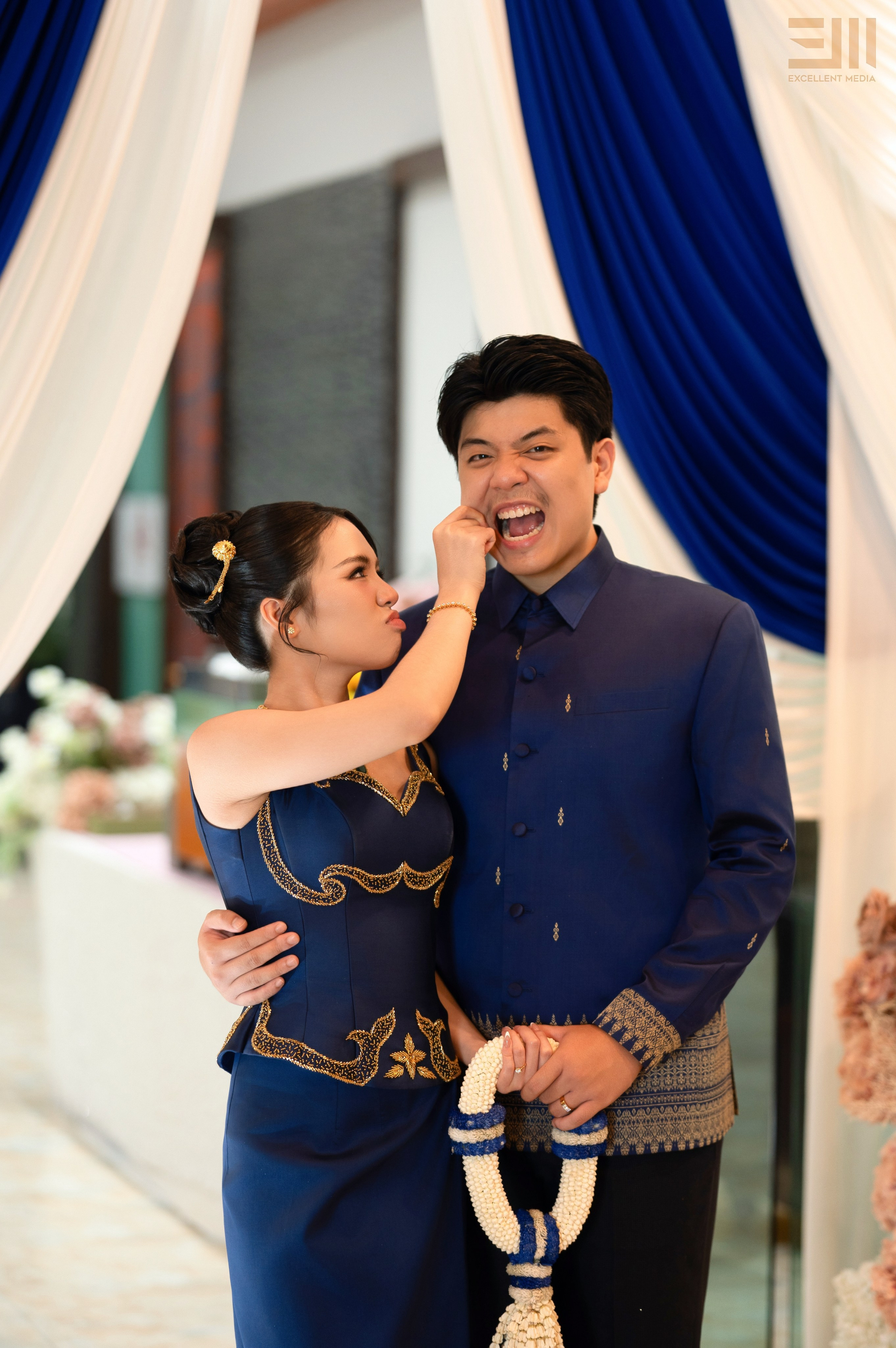 សិង្ហ & លីដា. Welcome to Excellent Media