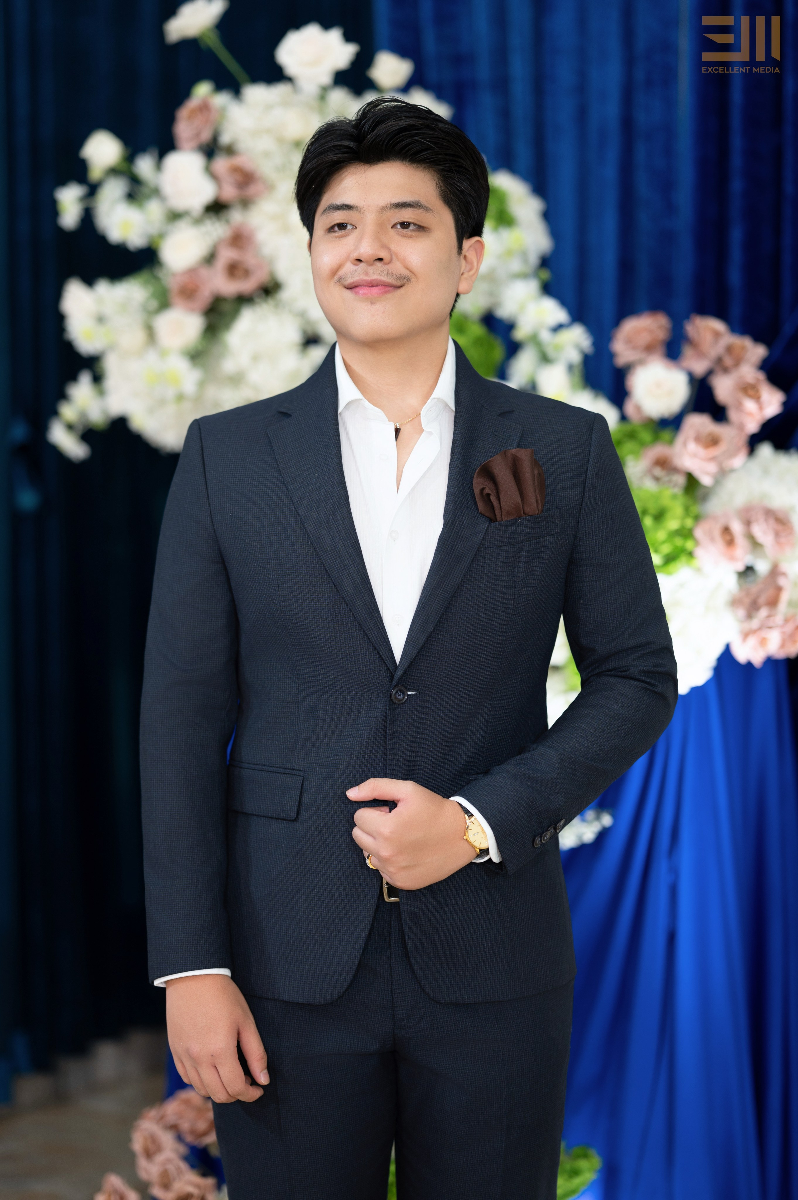សិង្ហ & លីដា. Welcome to Excellent Media