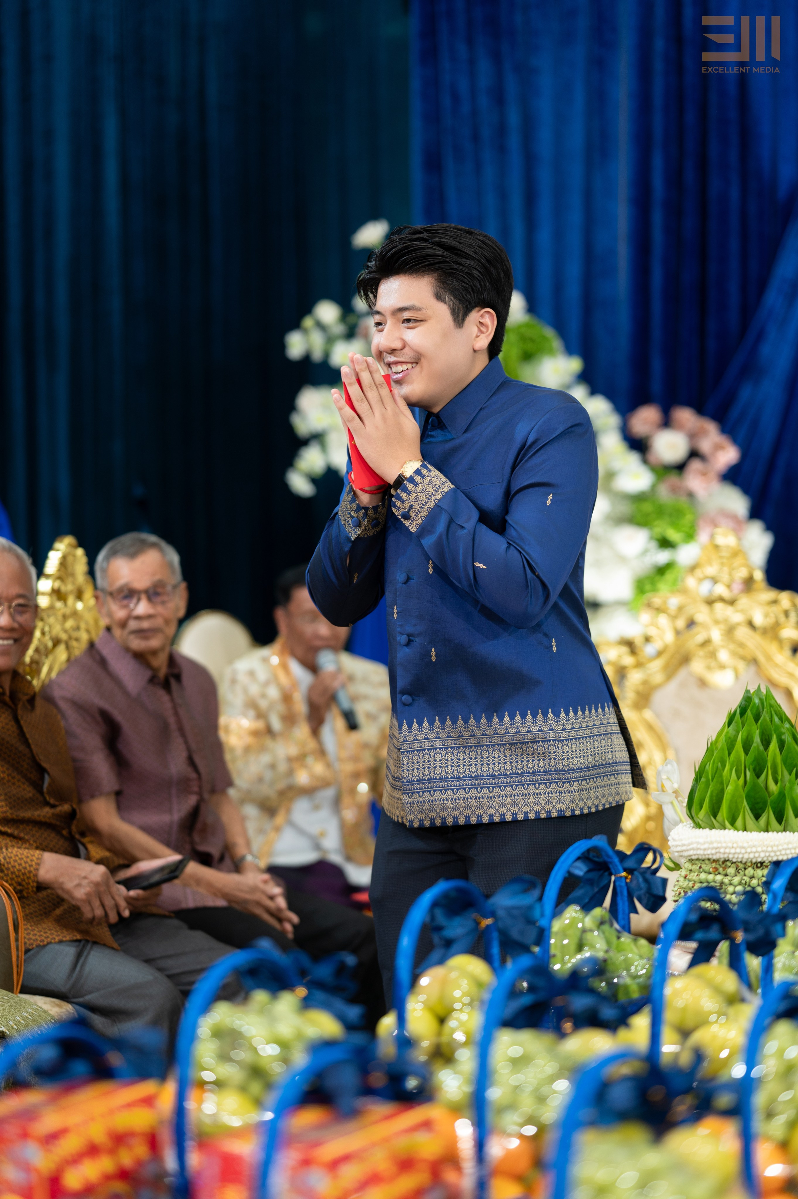 សិង្ហ & លីដា. Welcome to Excellent Media