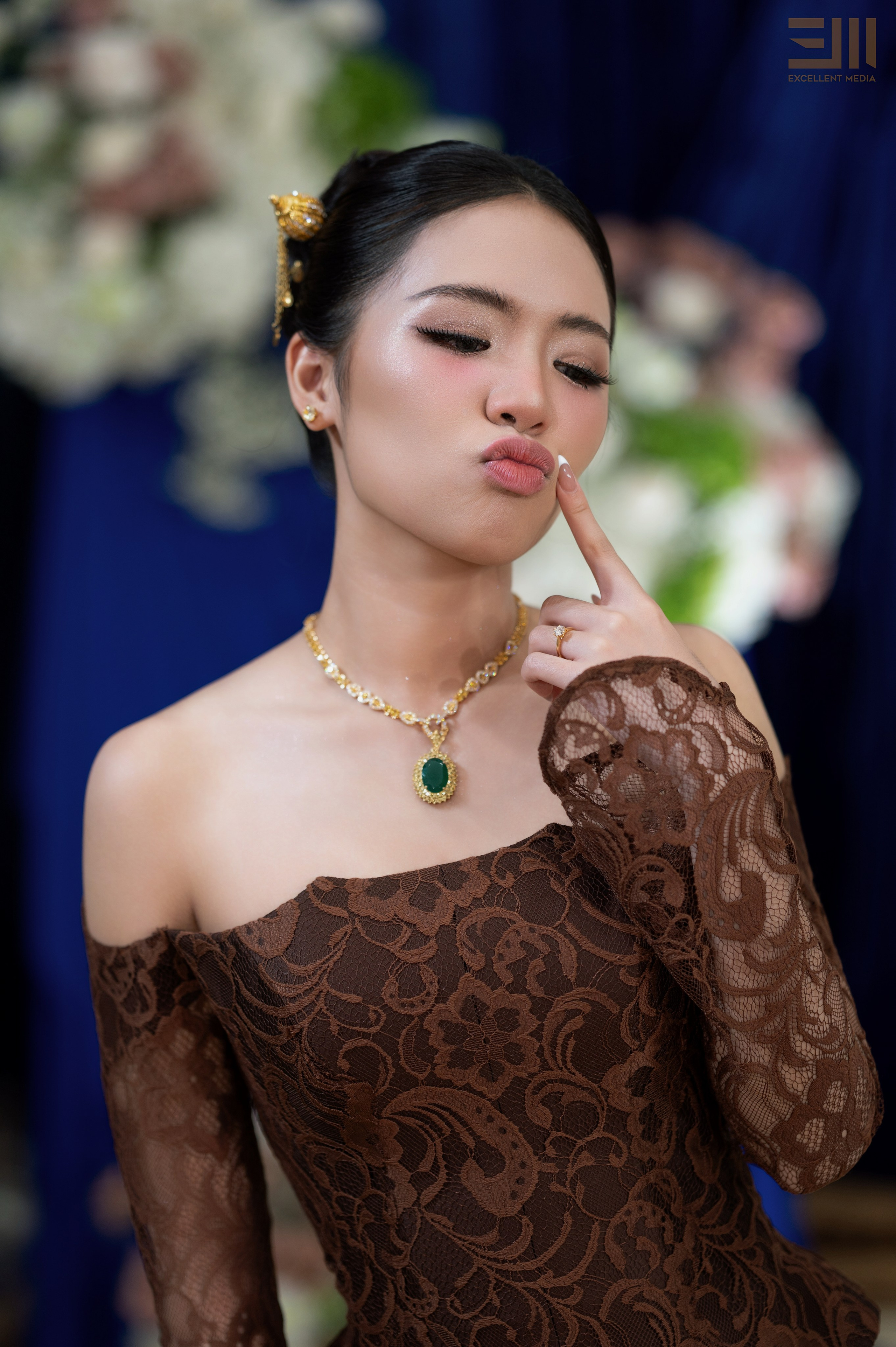 សិង្ហ & លីដា. Welcome to Excellent Media