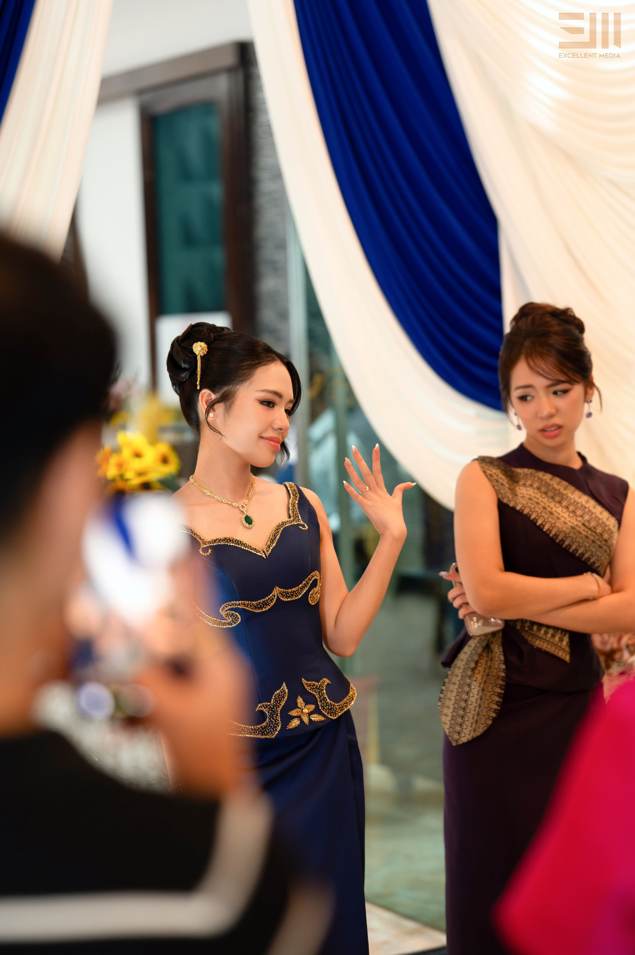 សិង្ហ & លីដា. Welcome to Excellent Media
