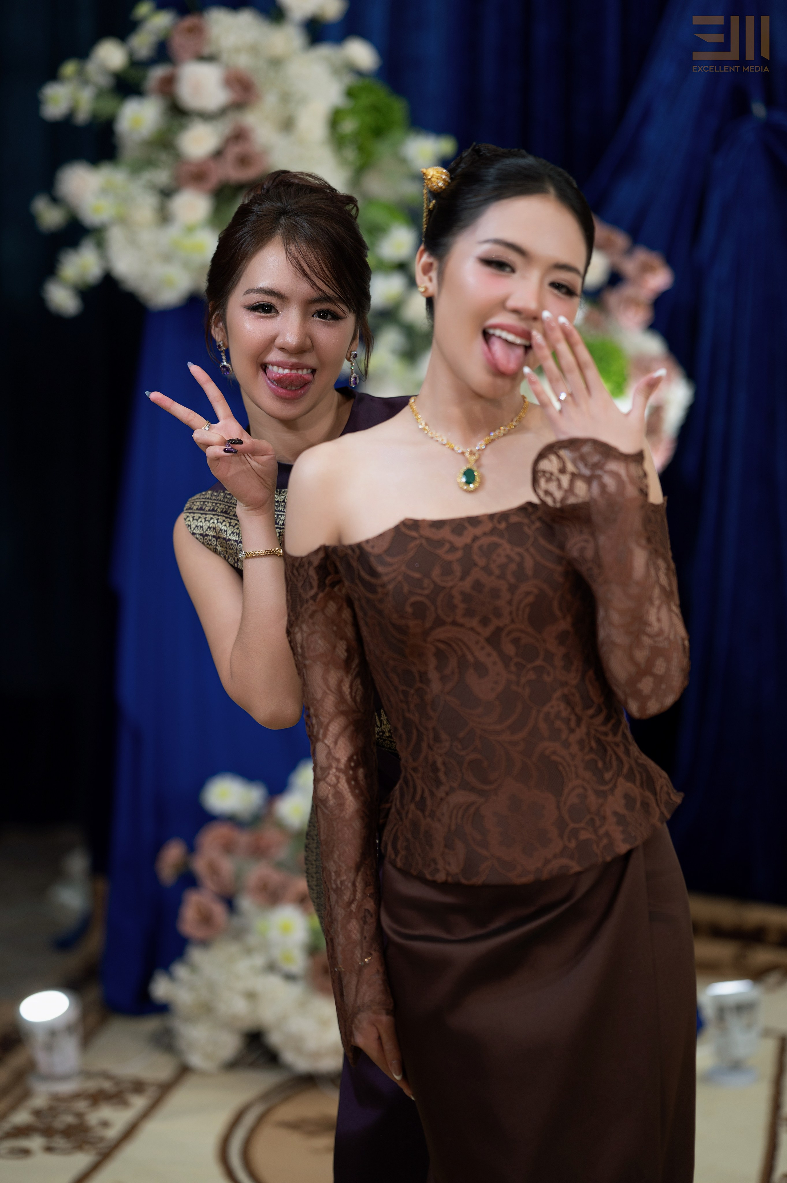 សិង្ហ & លីដា. Welcome to Excellent Media