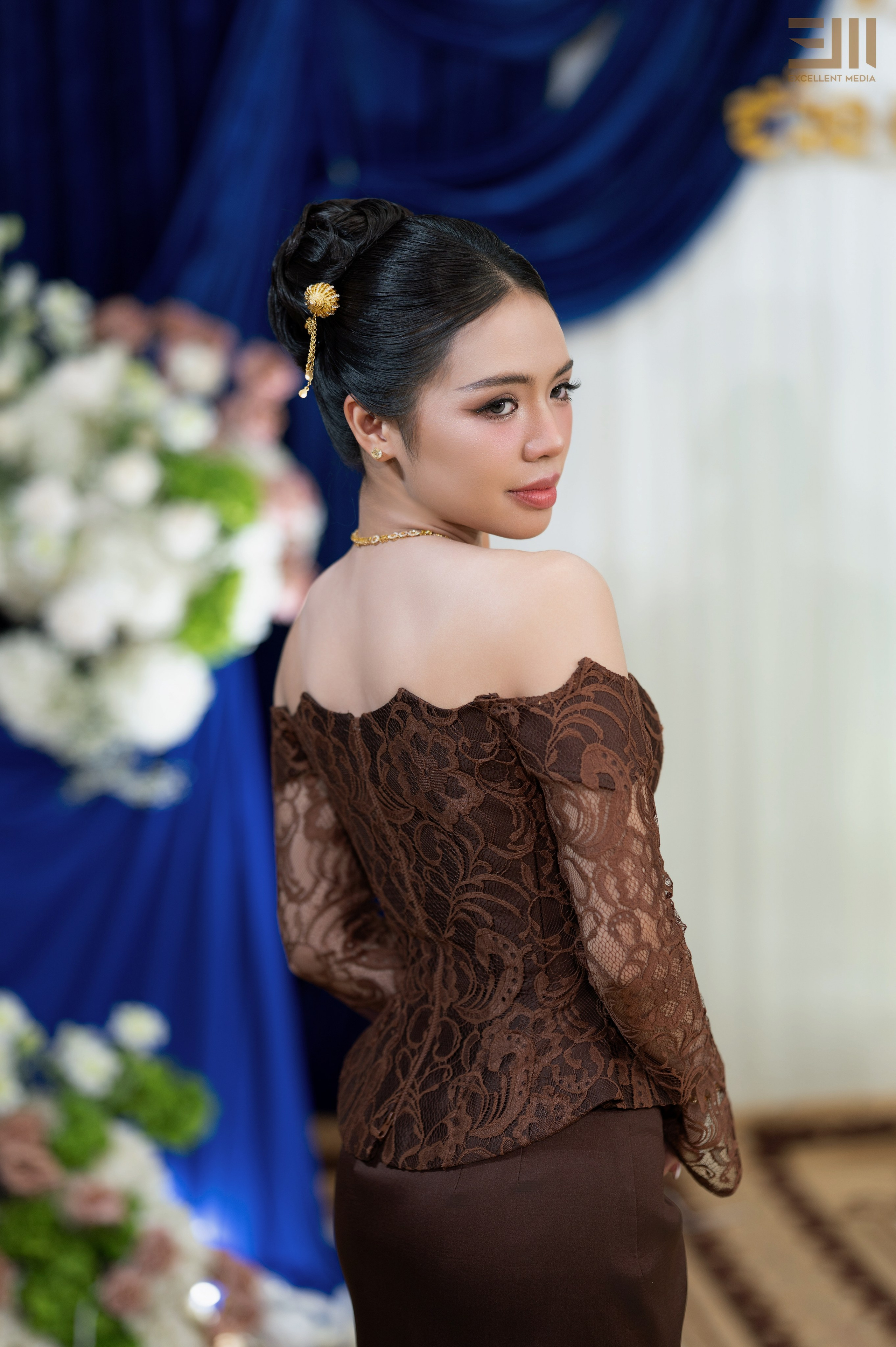 សិង្ហ & លីដា. Welcome to Excellent Media