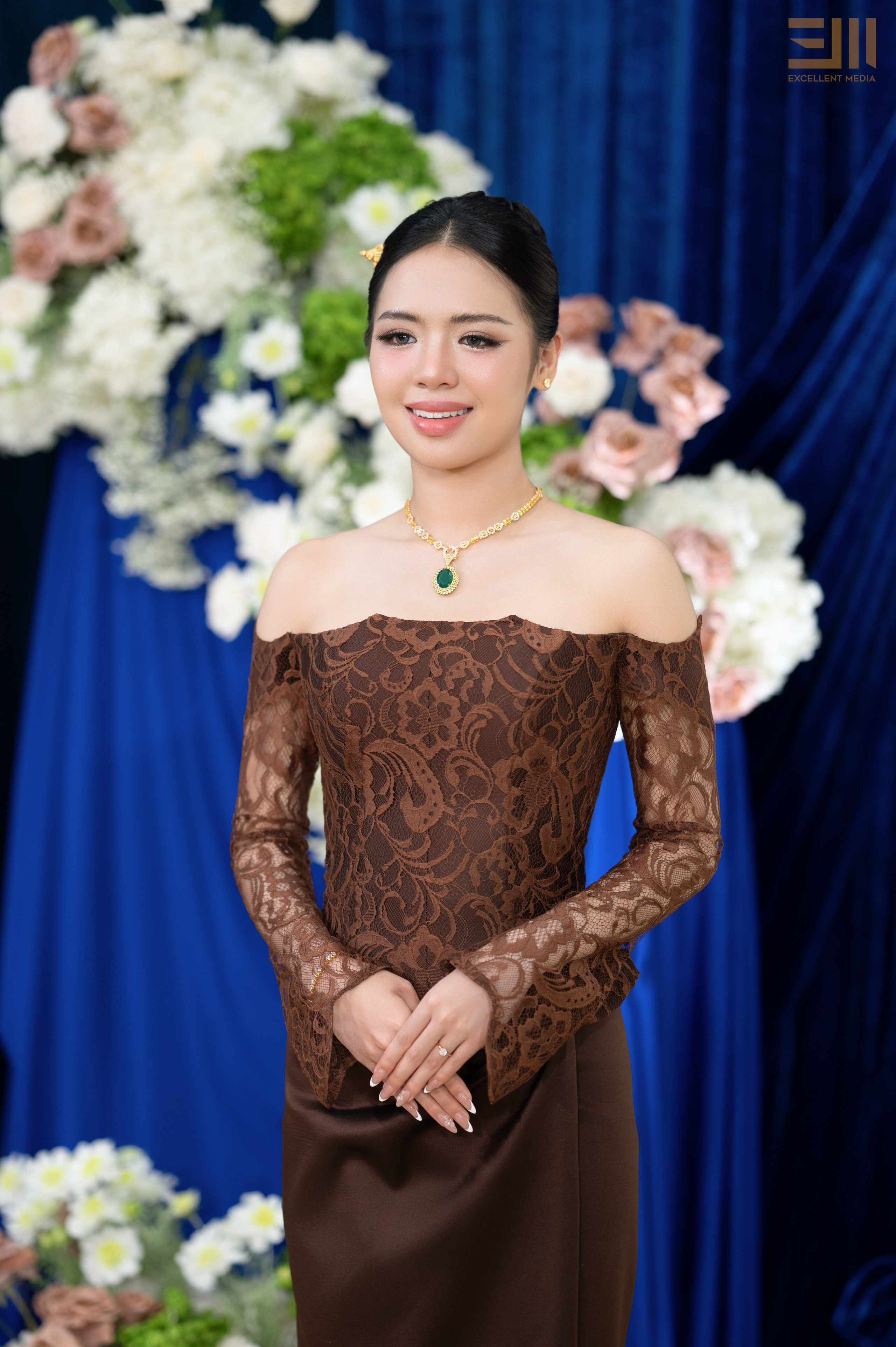 សិង្ហ & លីដា. Welcome to Excellent Media