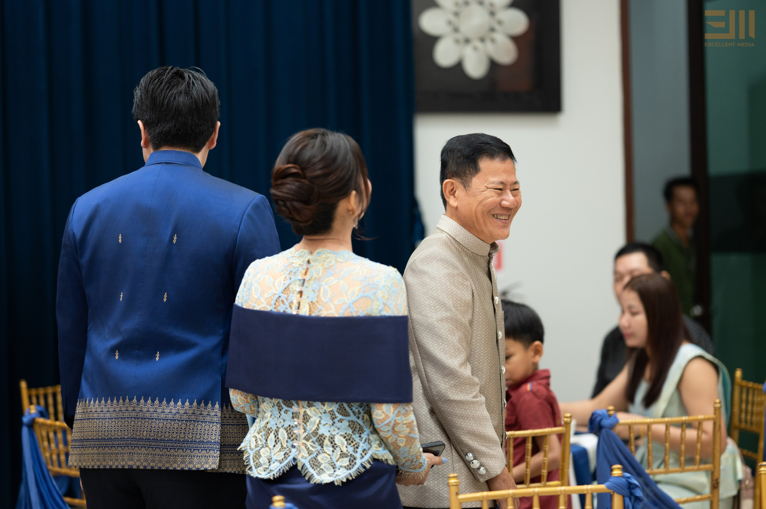 សិង្ហ & លីដា. Welcome to Excellent Media