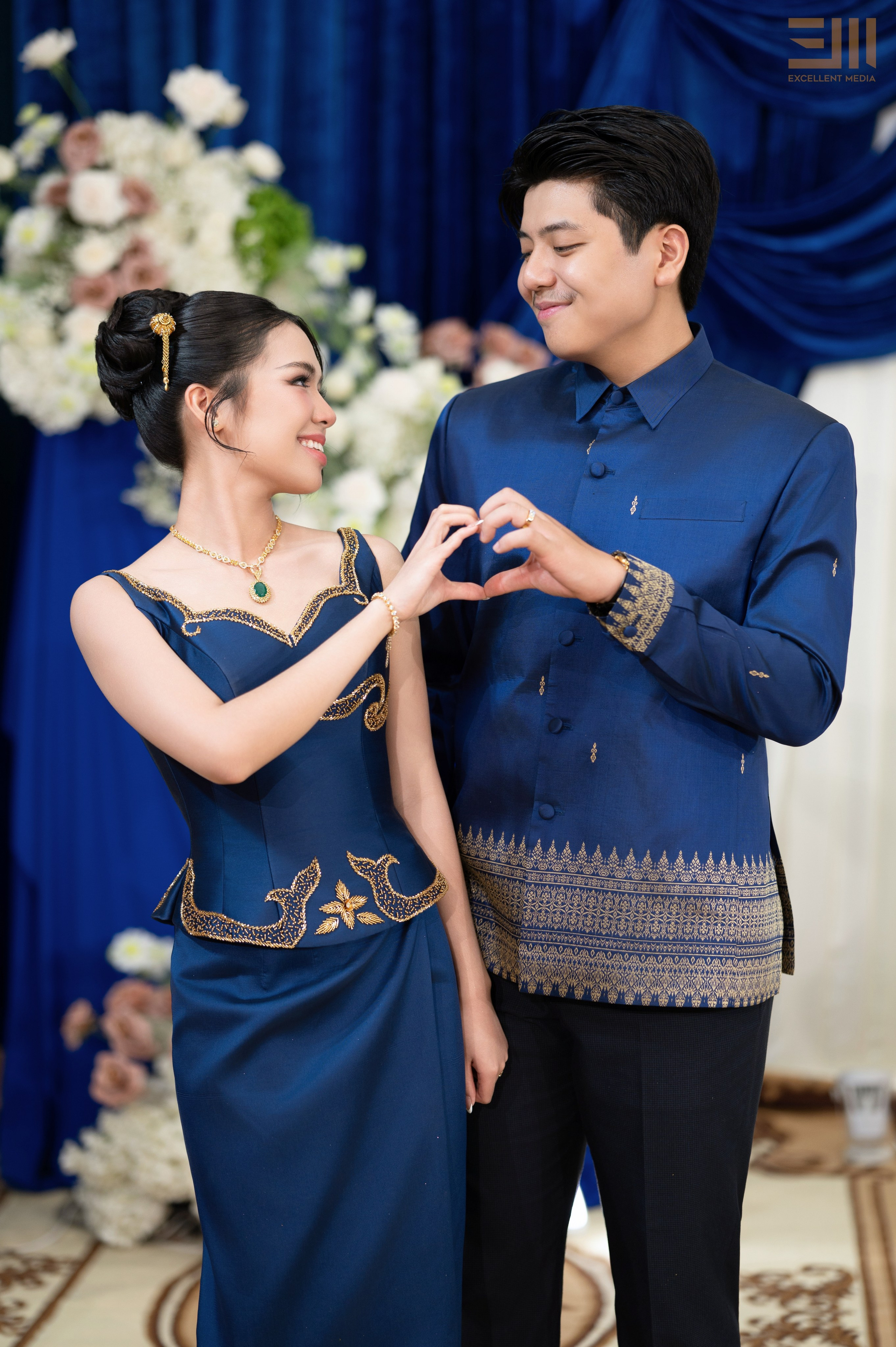 សិង្ហ & លីដា. Welcome to Excellent Media