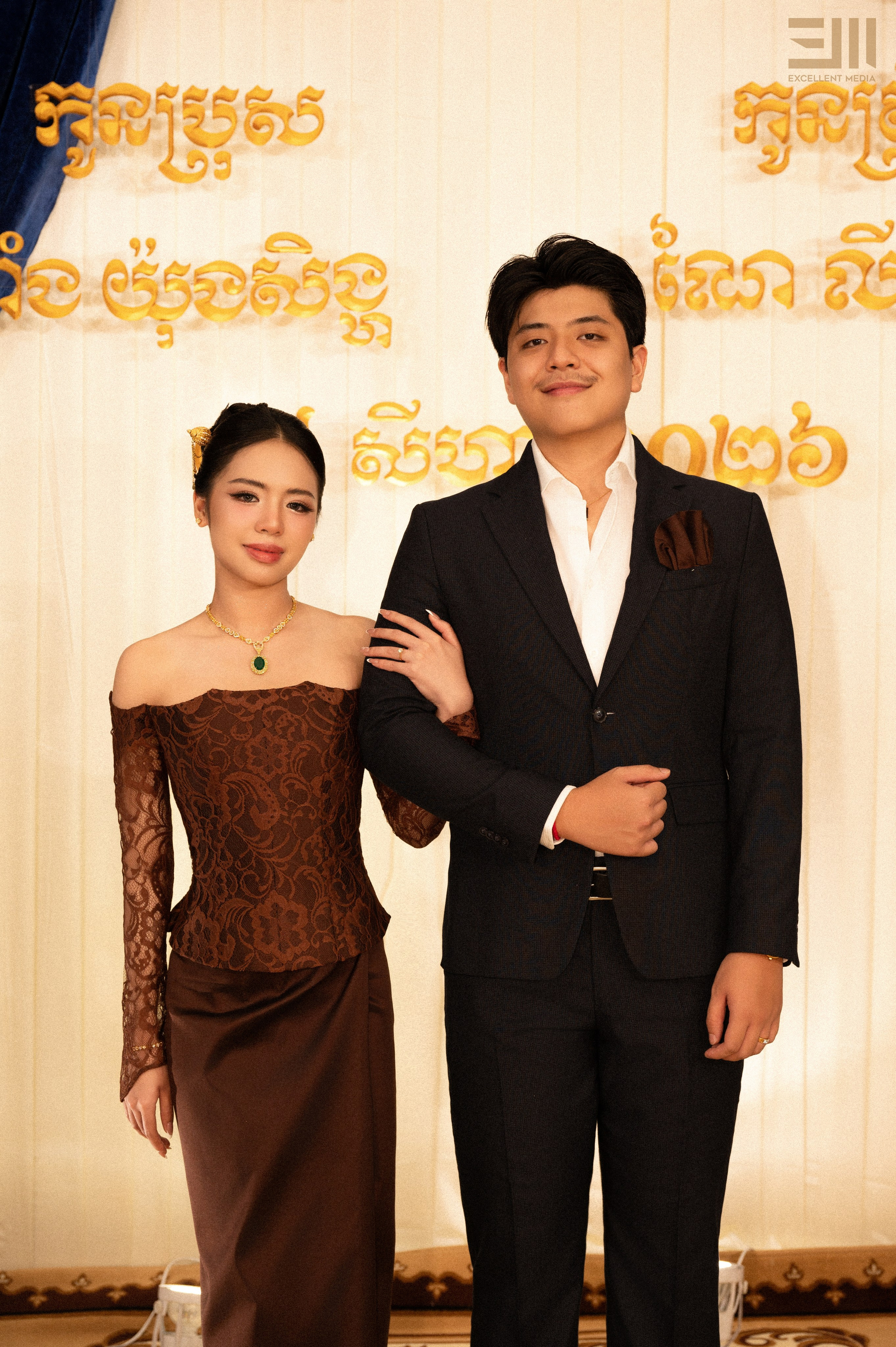 សិង្ហ & លីដា. Welcome to Excellent Media