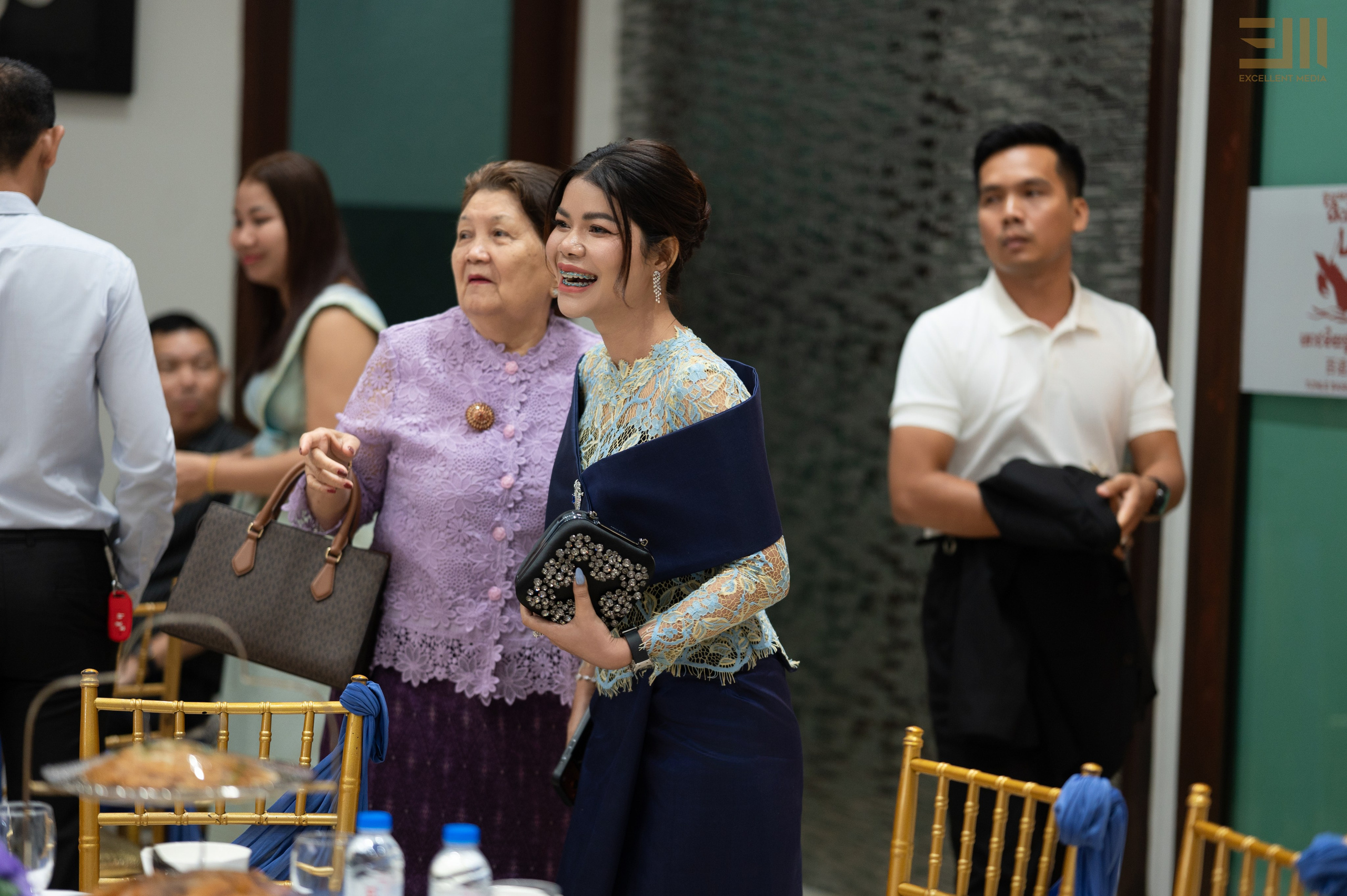សិង្ហ & លីដា. Welcome to Excellent Media