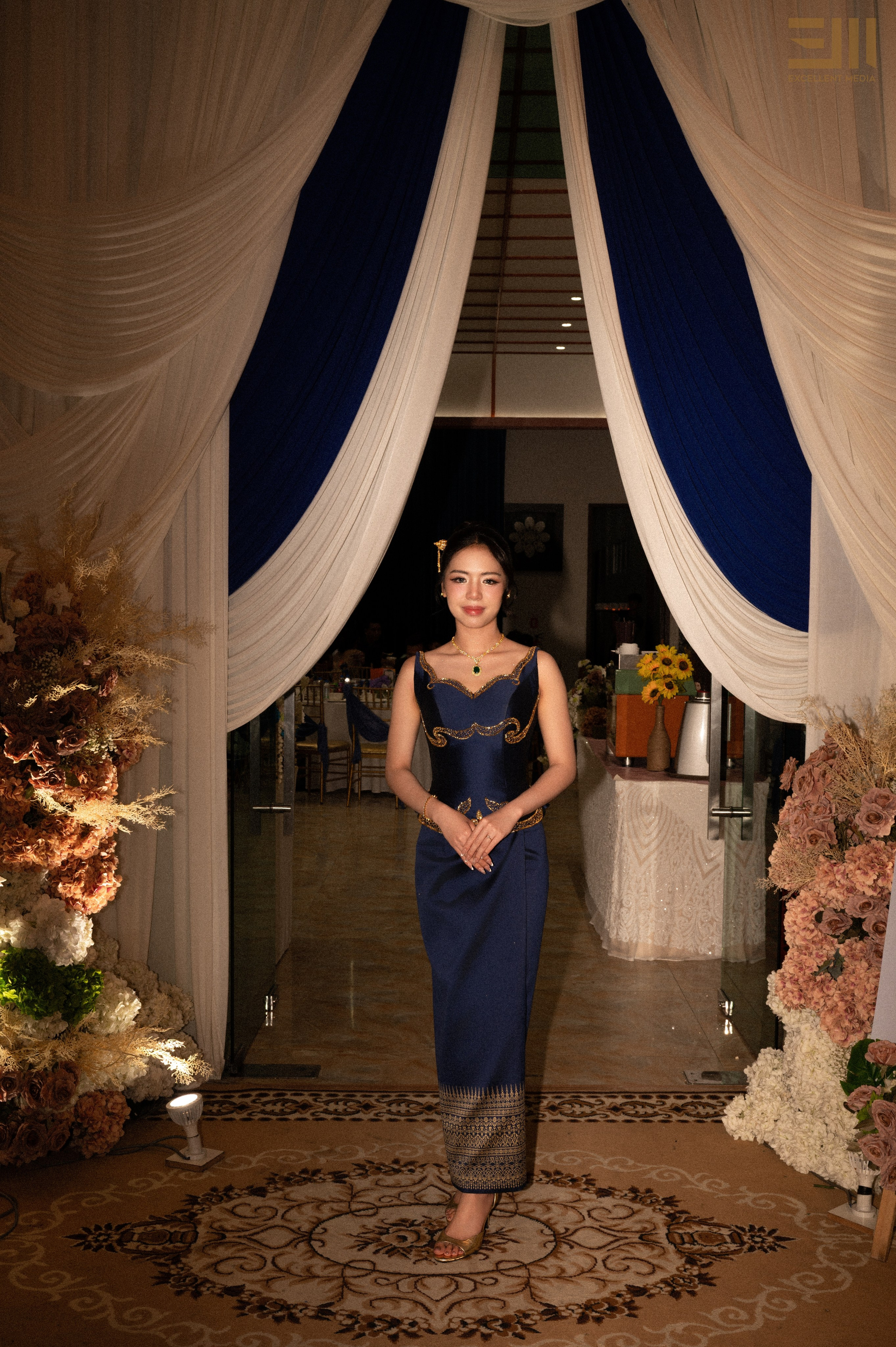 សិង្ហ & លីដា. Welcome to Excellent Media