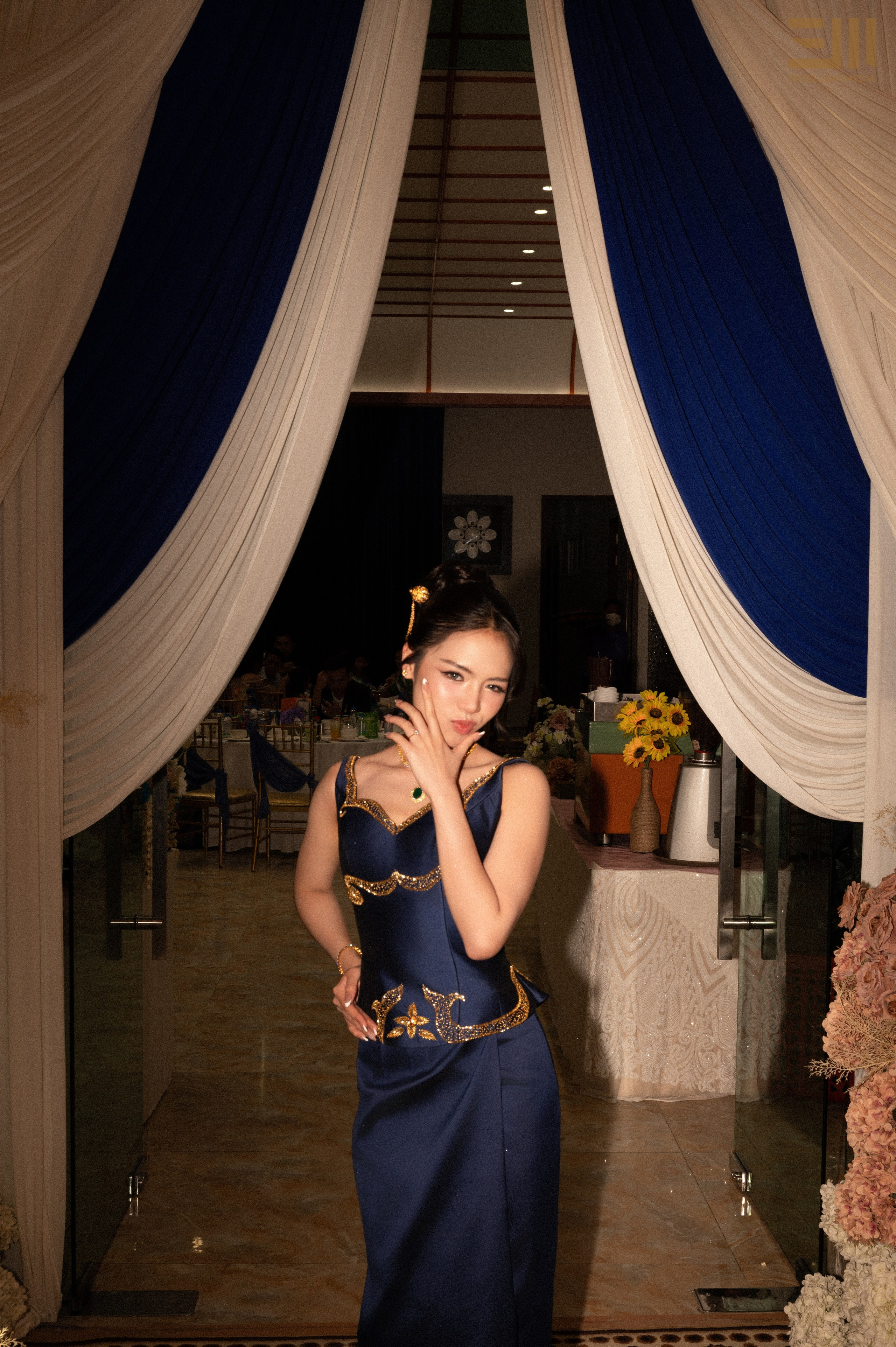 សិង្ហ & លីដា. Welcome to Excellent Media