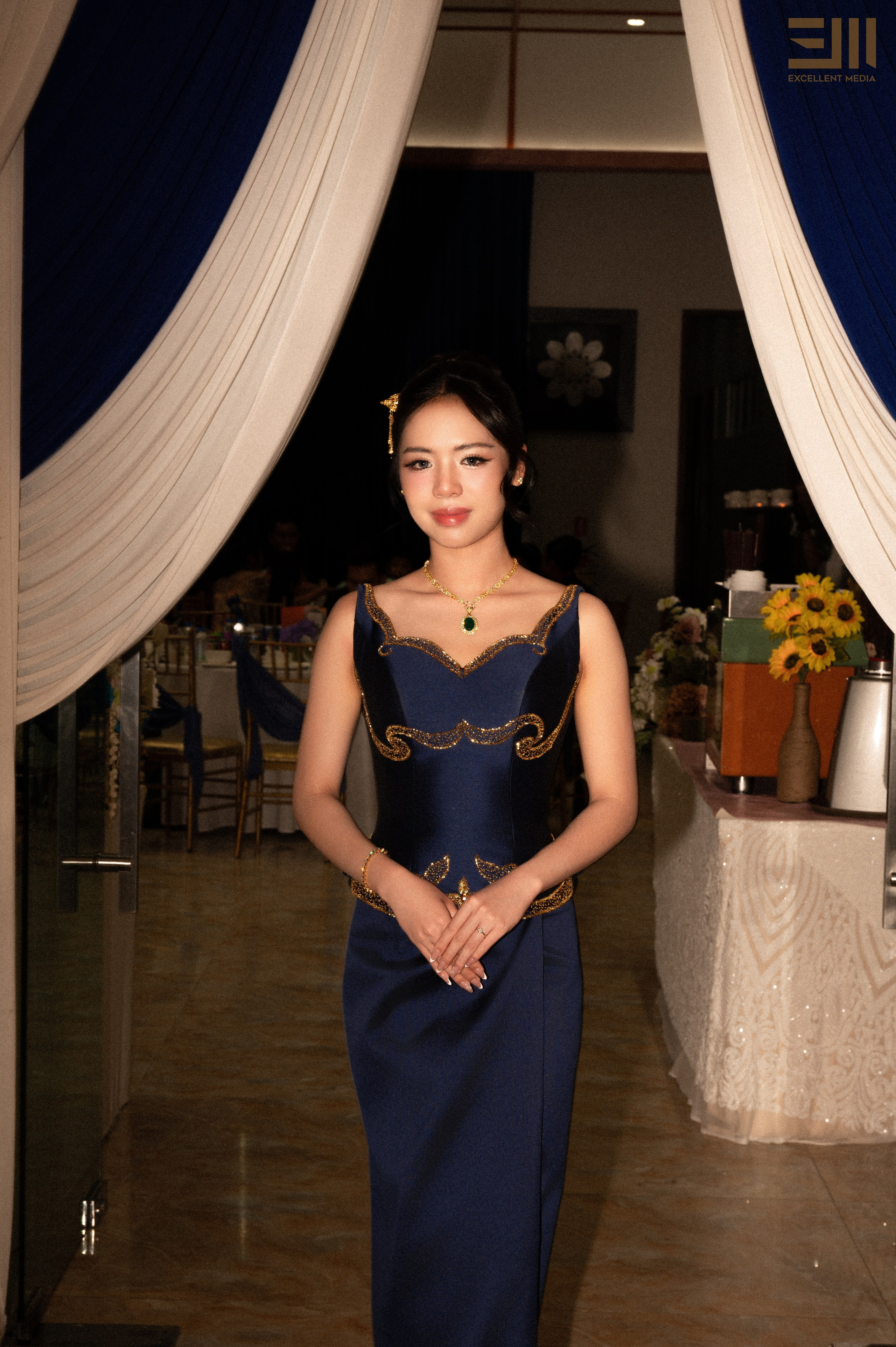 សិង្ហ & លីដា. Welcome to Excellent Media