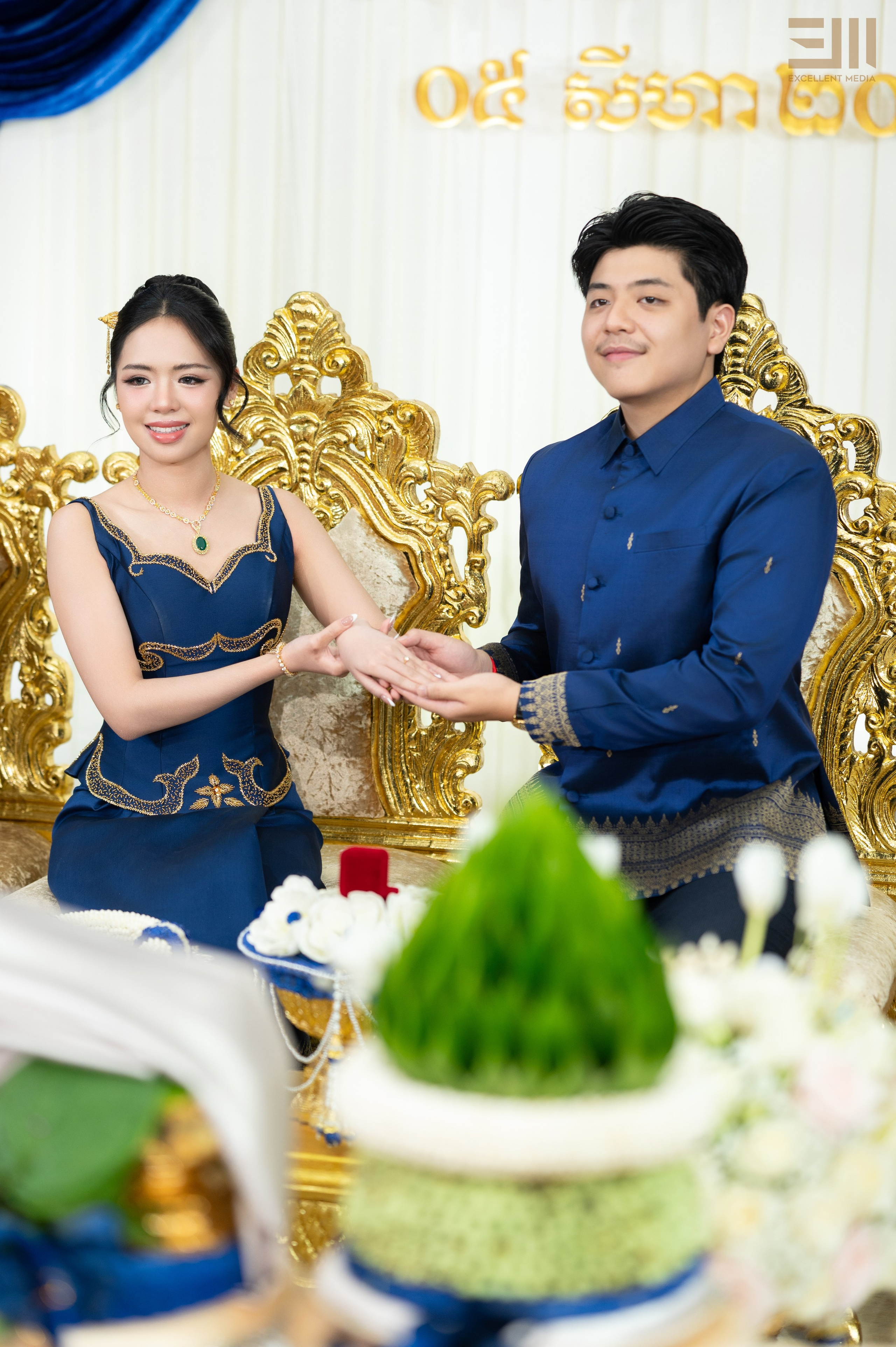 សិង្ហ & លីដា. Welcome to Excellent Media
