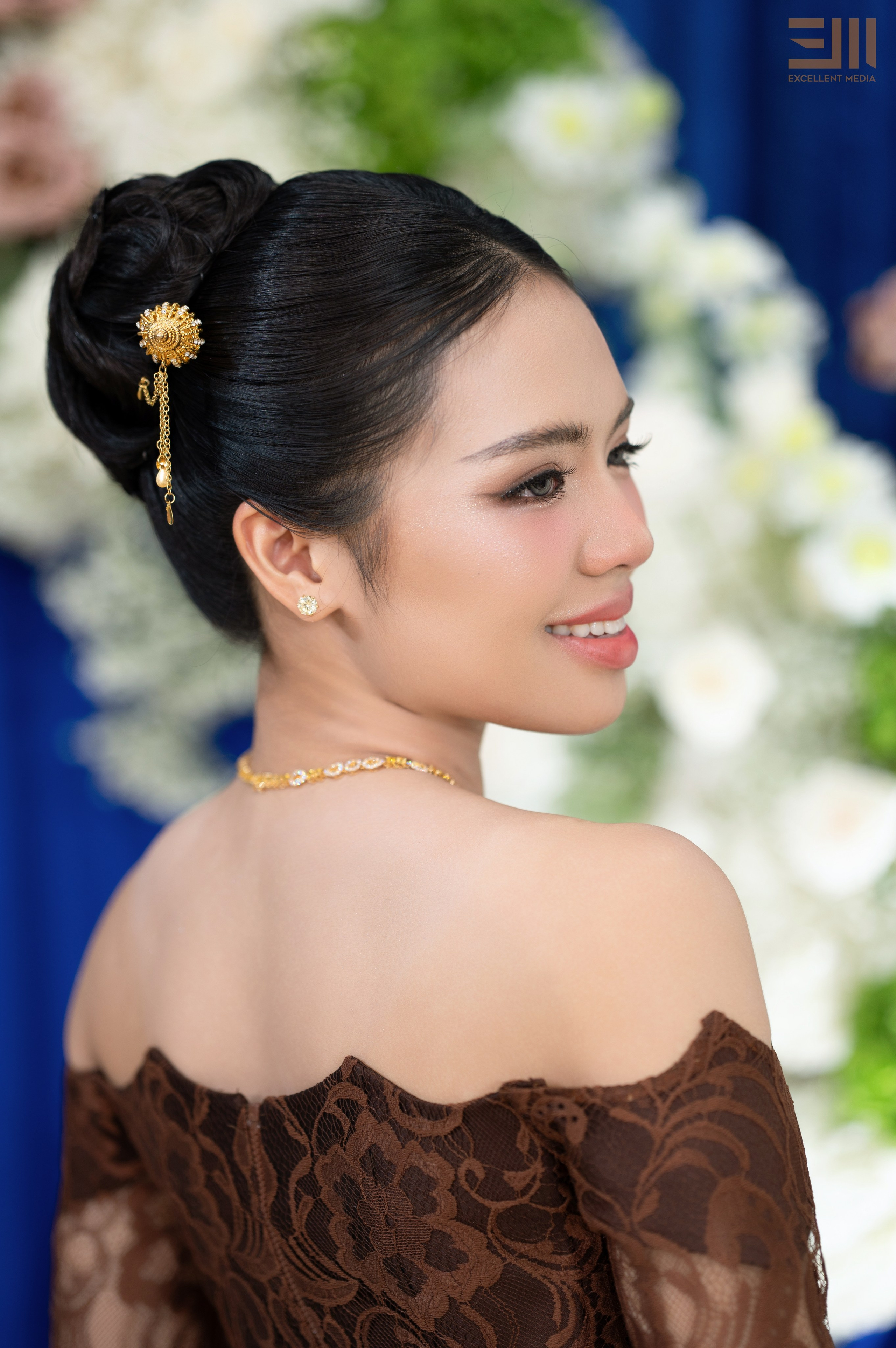 សិង្ហ & លីដា. Welcome to Excellent Media