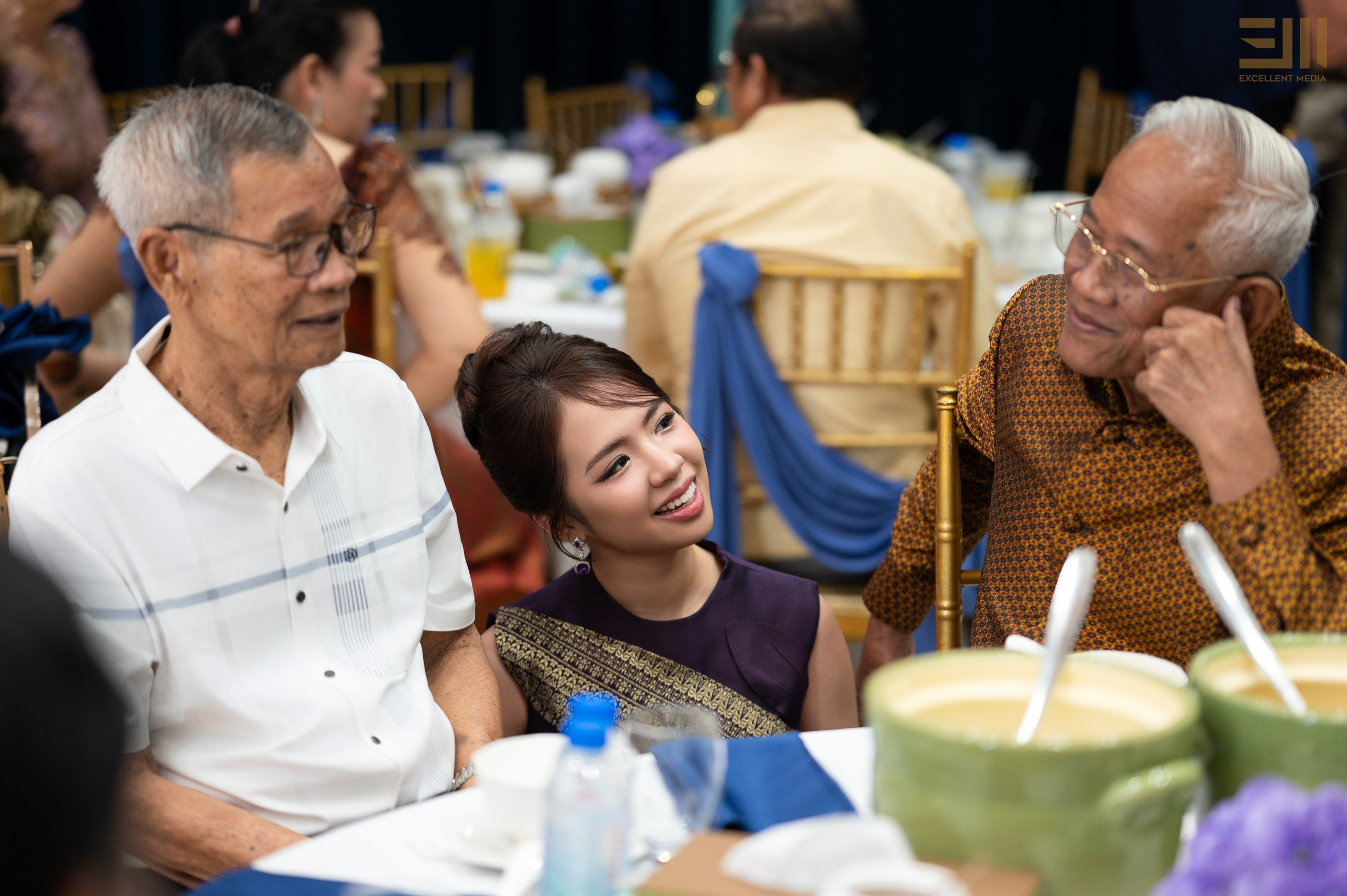 សិង្ហ & លីដា. Welcome to Excellent Media