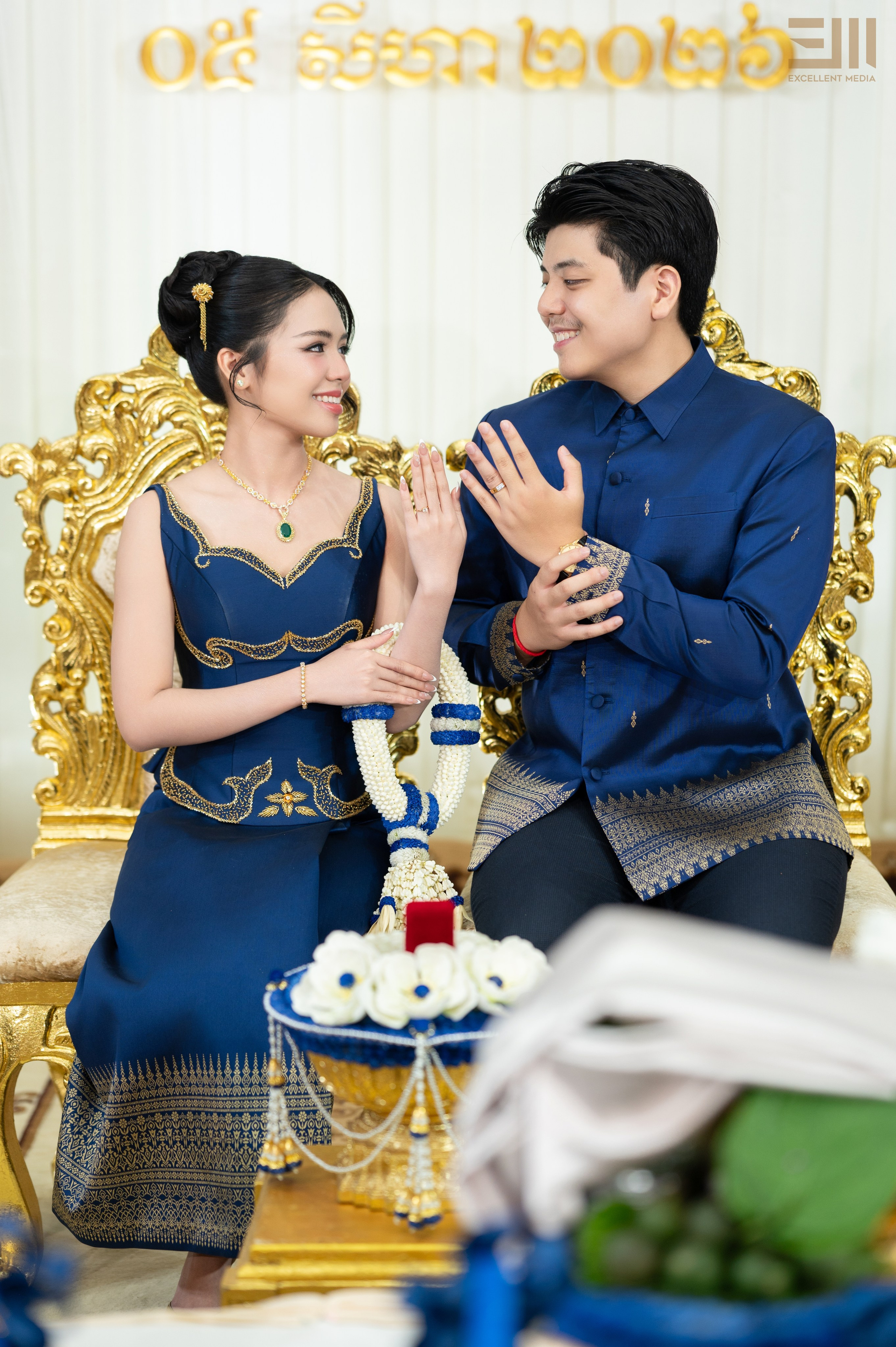 សិង្ហ & លីដា. Welcome to Excellent Media