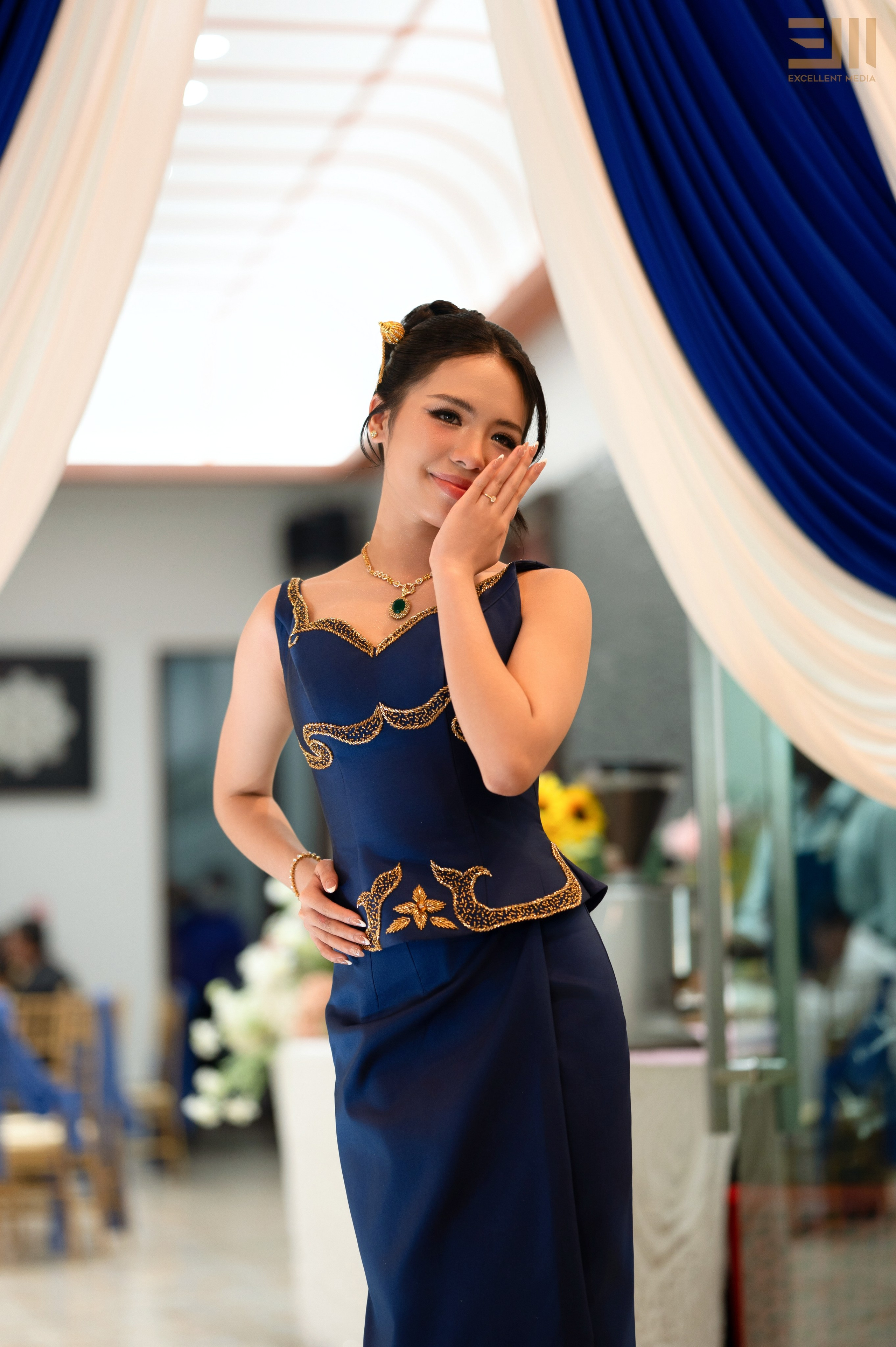 សិង្ហ & លីដា. Welcome to Excellent Media