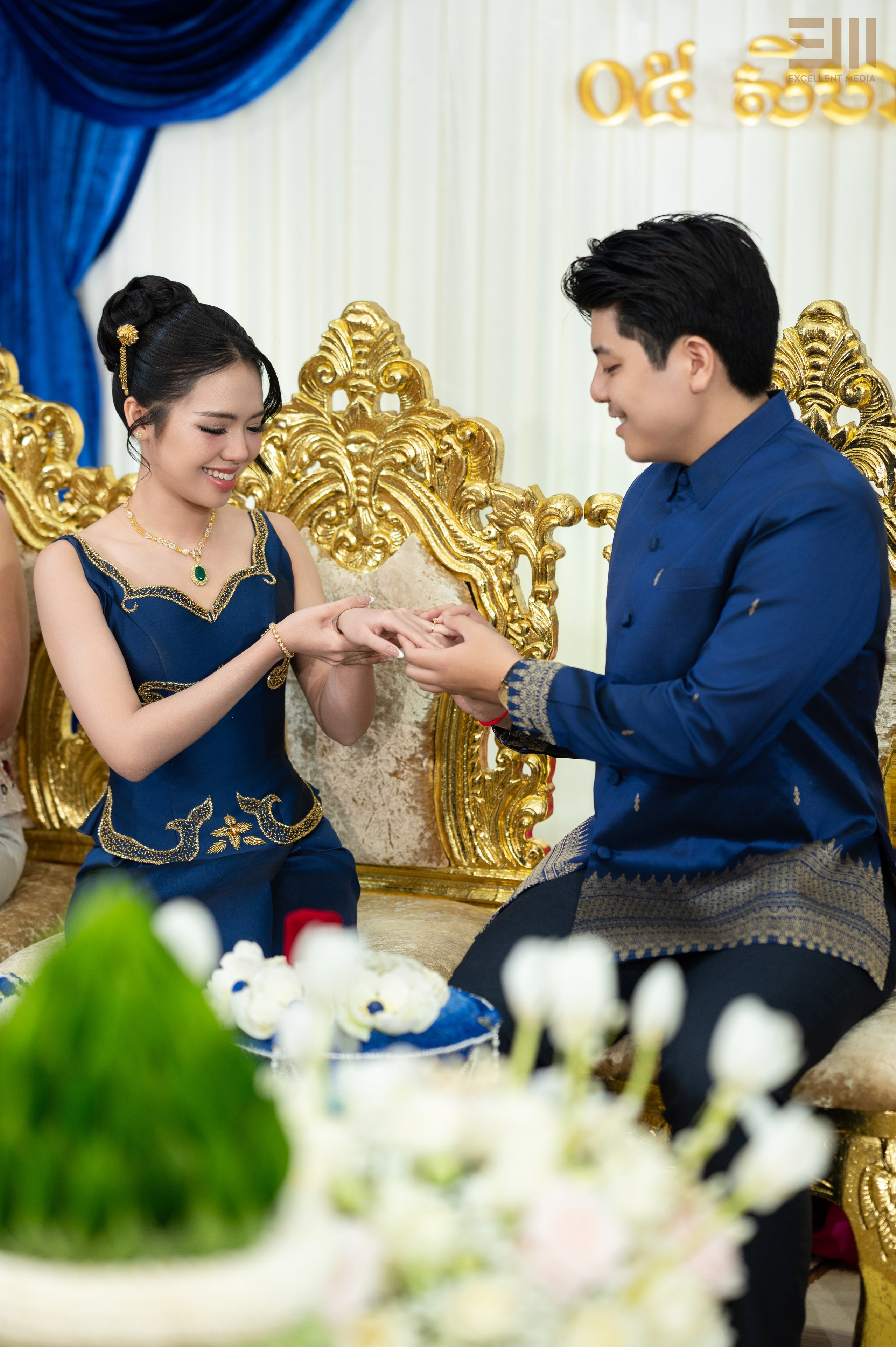 សិង្ហ & លីដា. Welcome to Excellent Media