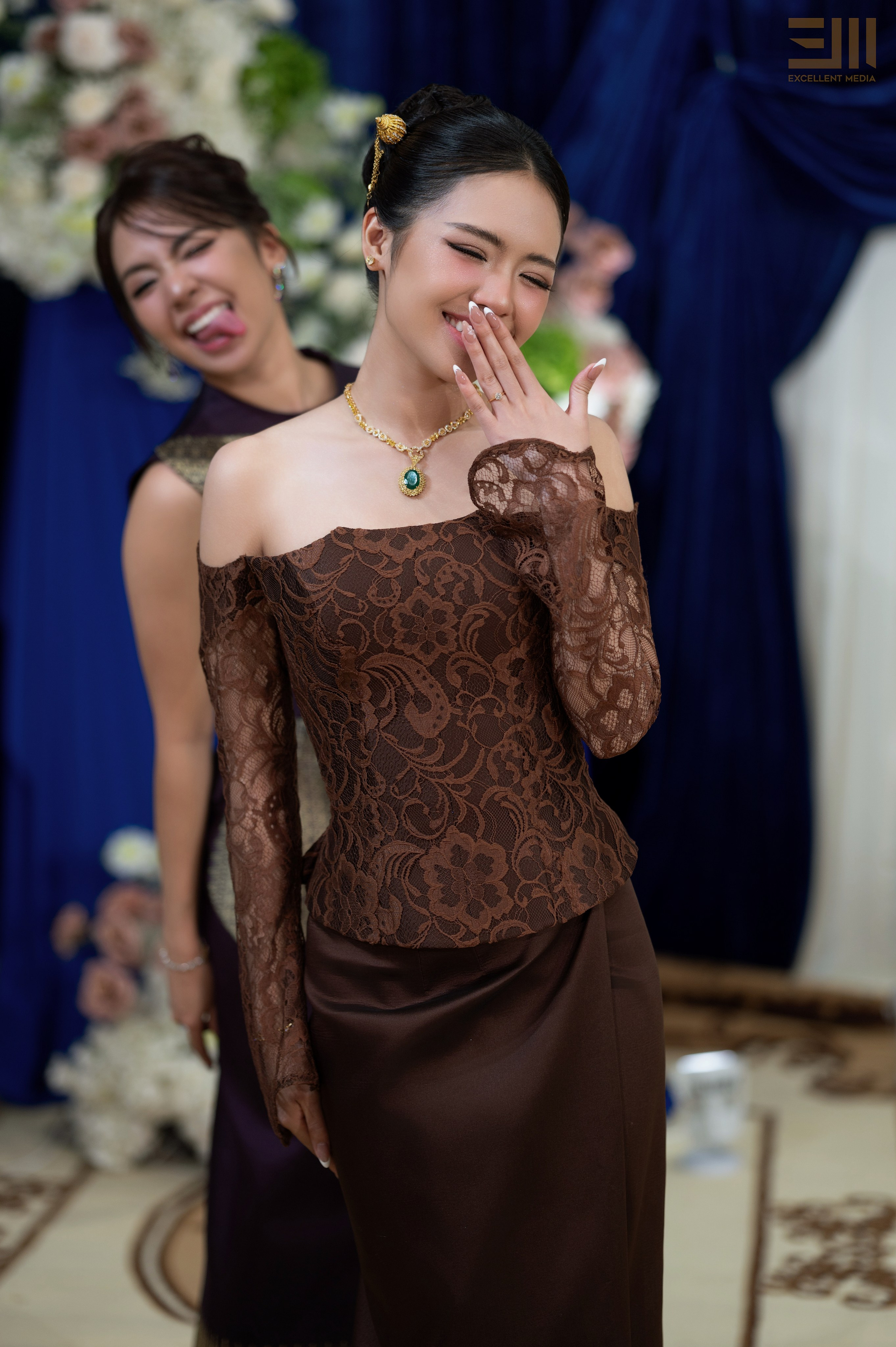 សិង្ហ & លីដា. Welcome to Excellent Media