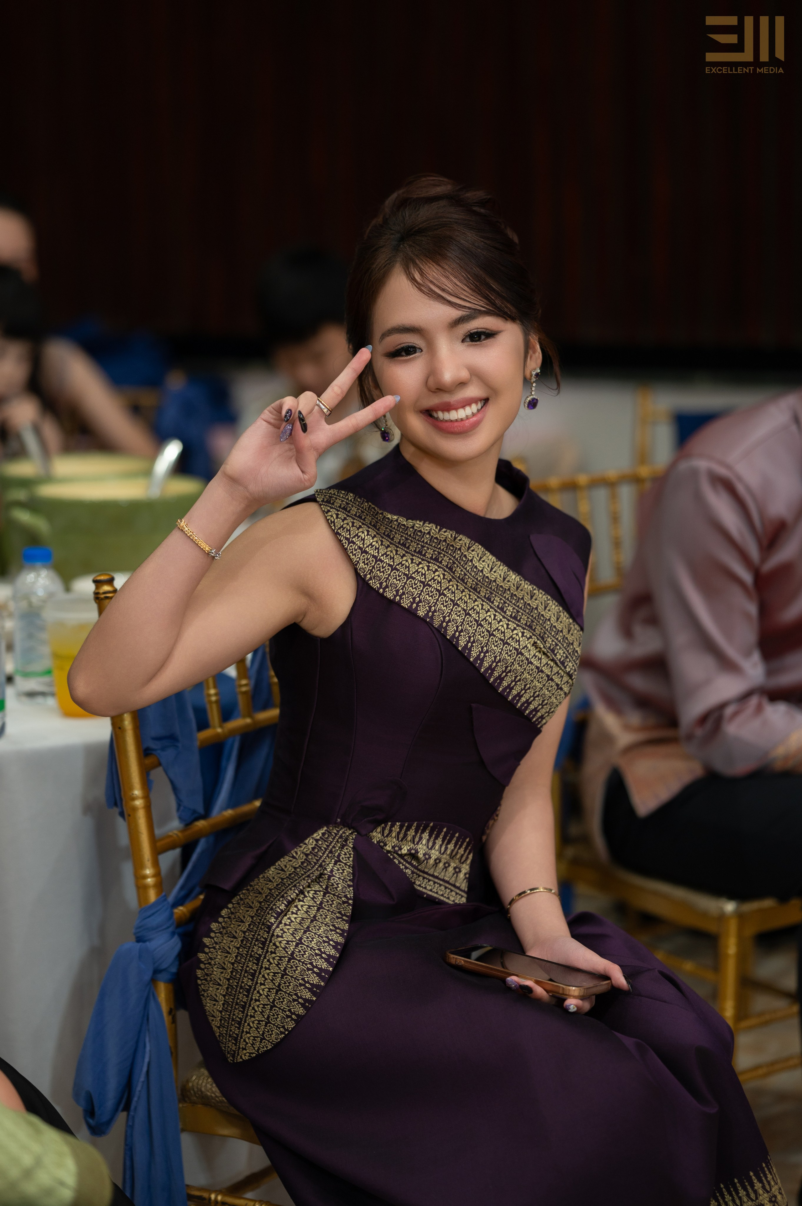 សិង្ហ & លីដា. Welcome to Excellent Media