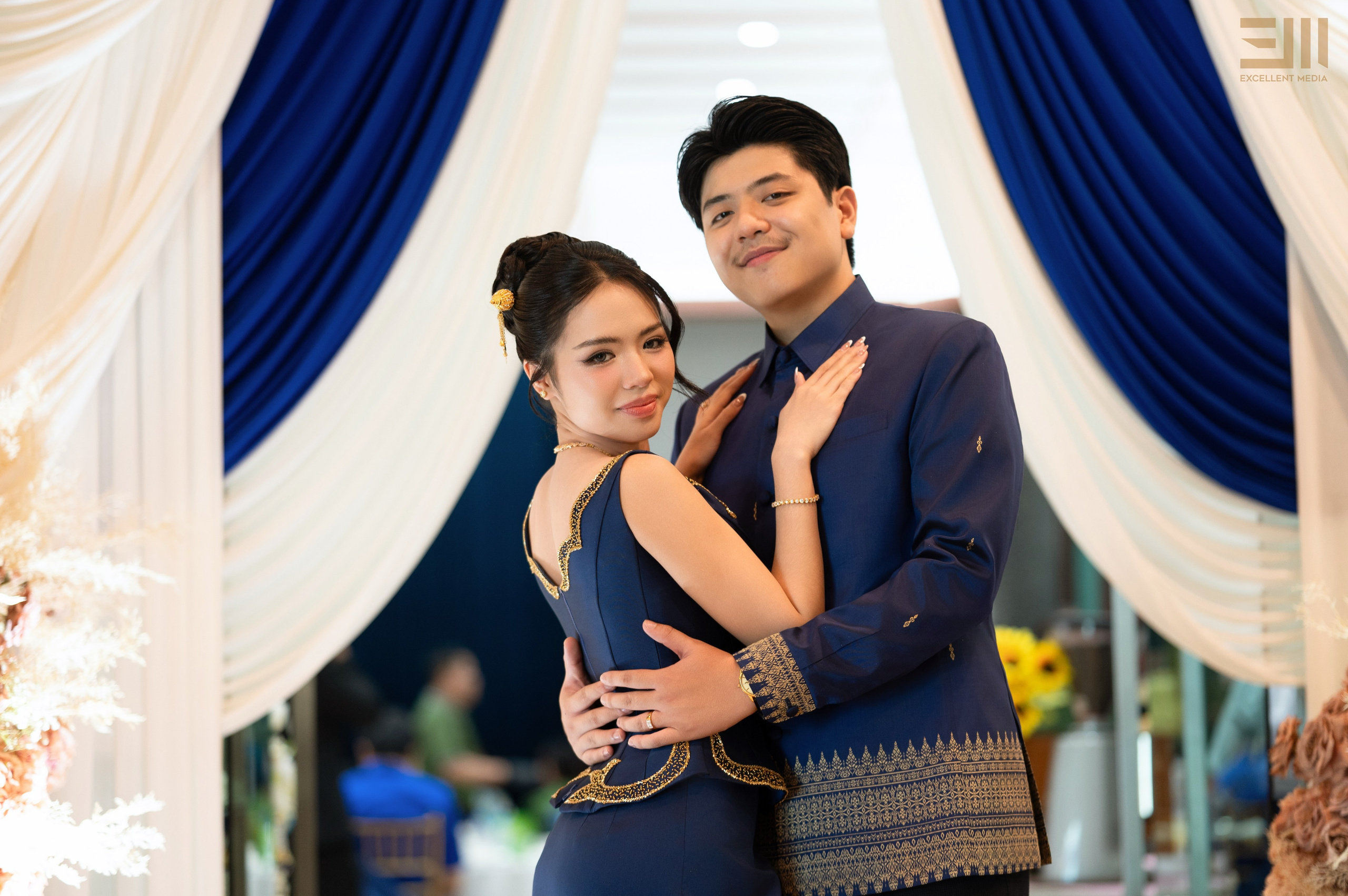 សិង្ហ & លីដា. Welcome to Excellent Media