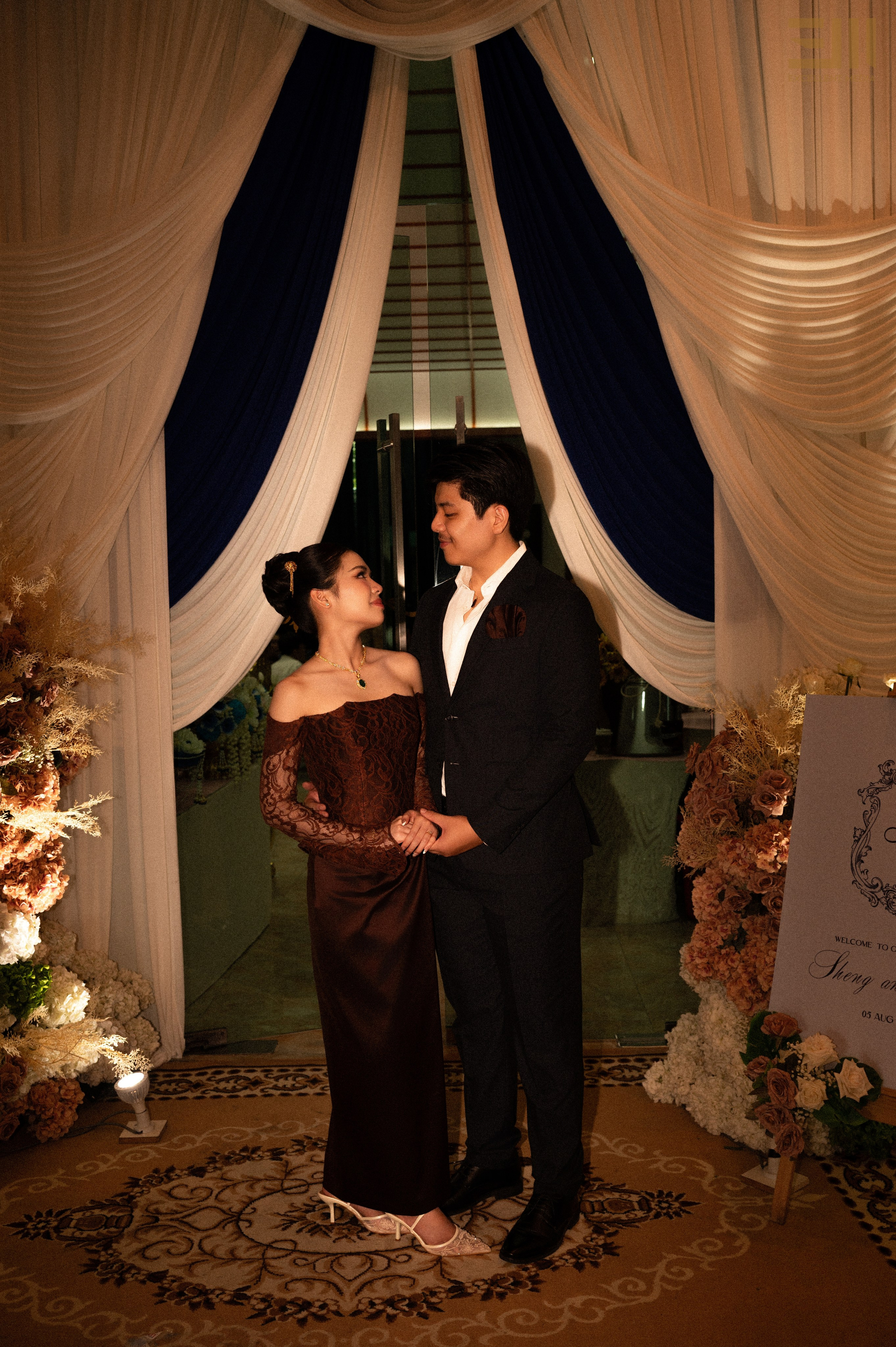 សិង្ហ & លីដា. Welcome to Excellent Media