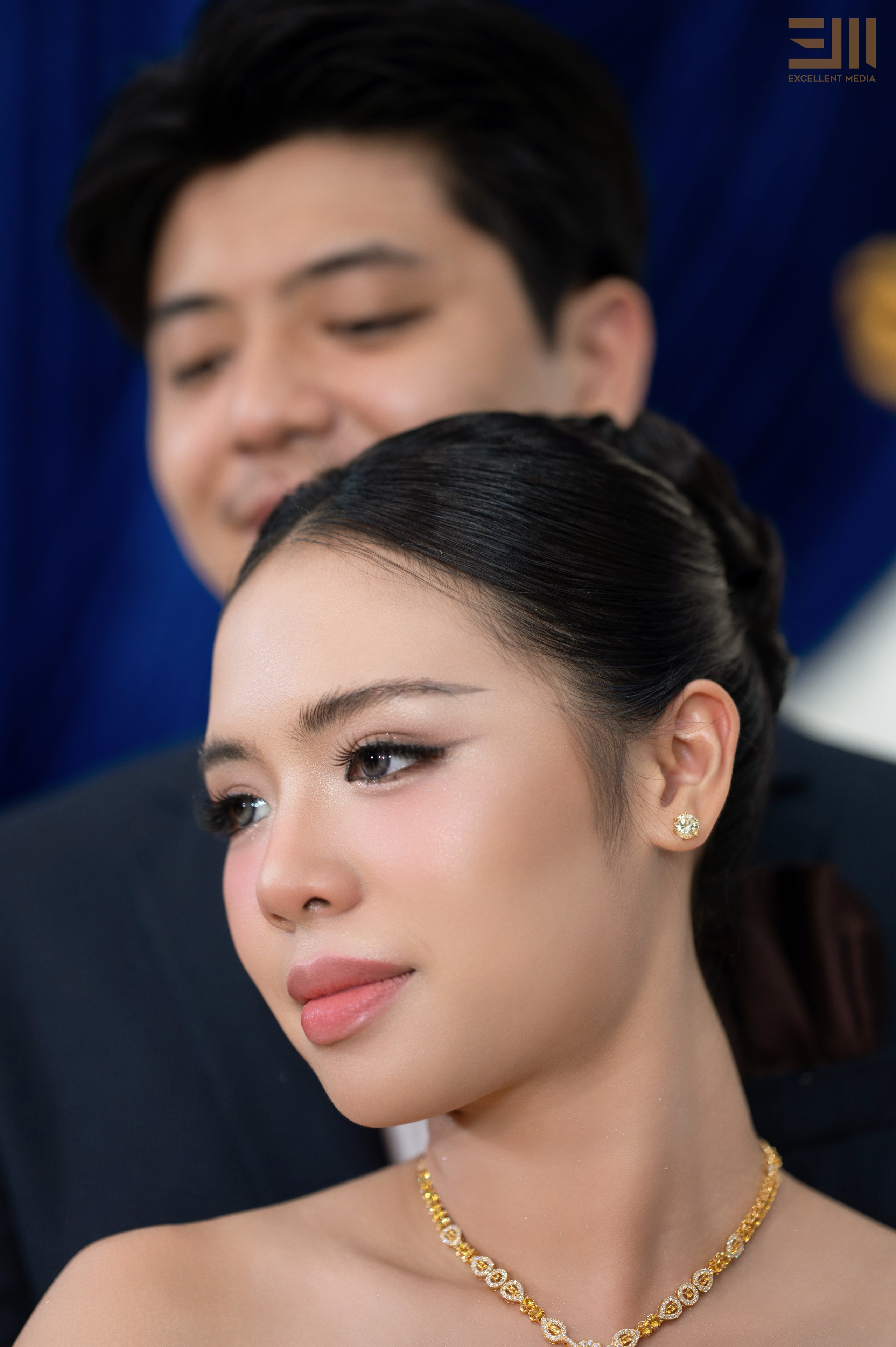 សិង្ហ & លីដា. Welcome to Excellent Media