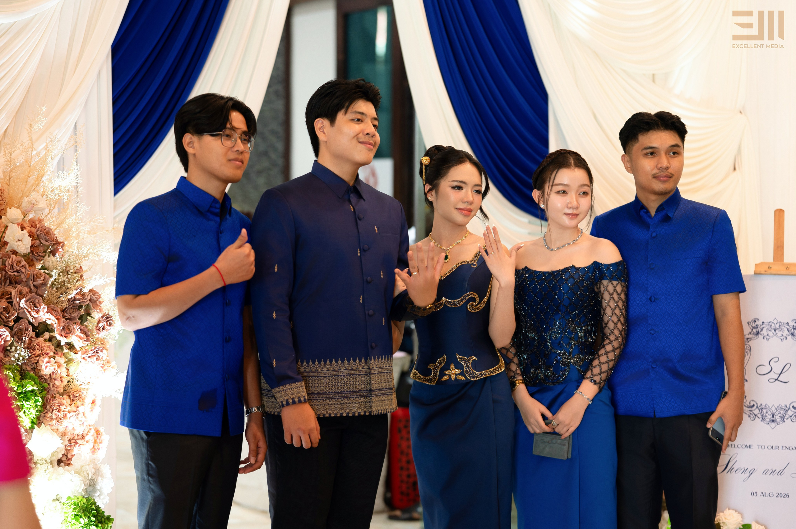 សិង្ហ & លីដា. Welcome to Excellent Media