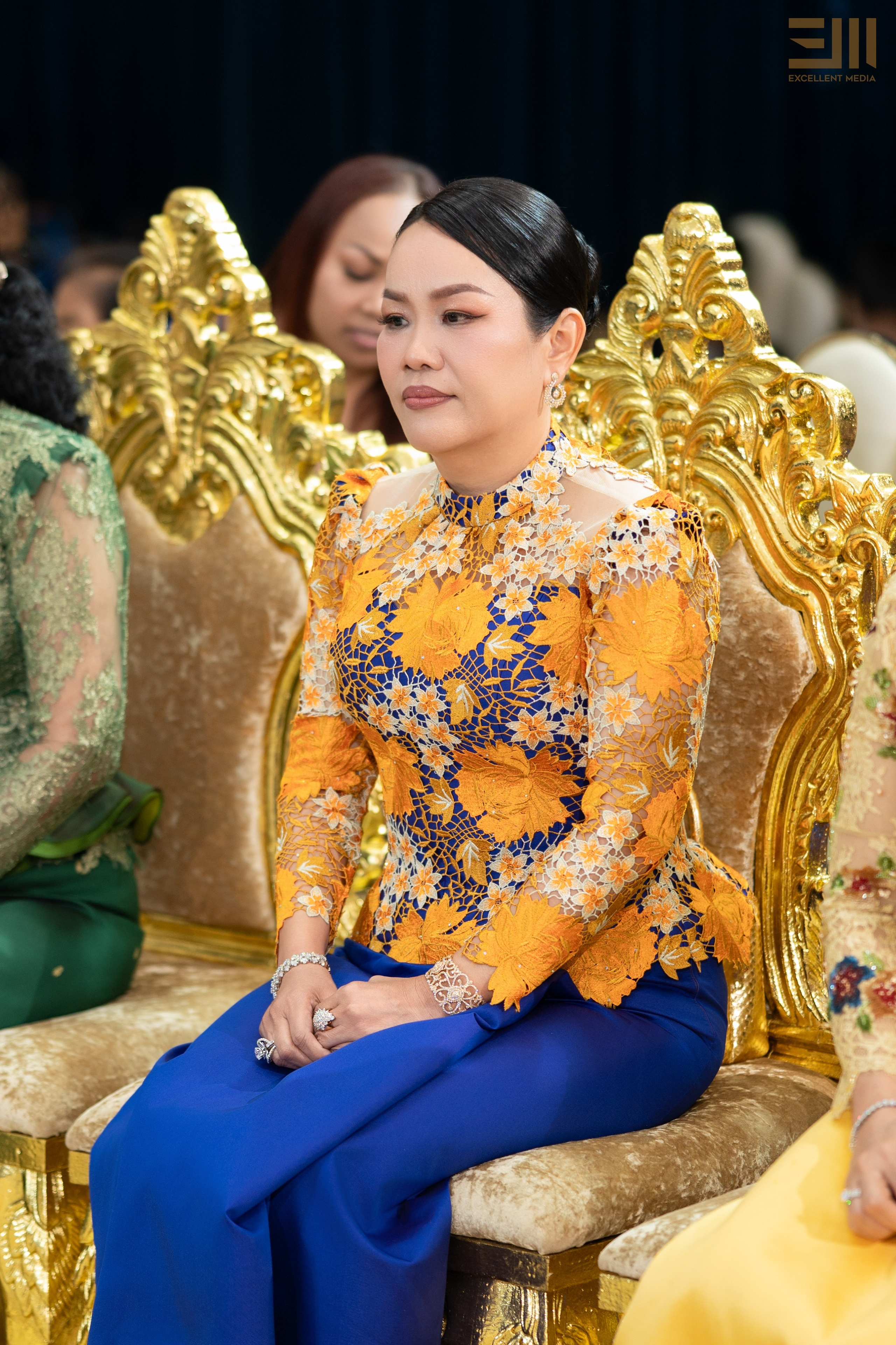 សិង្ហ & លីដា. Welcome to Excellent Media