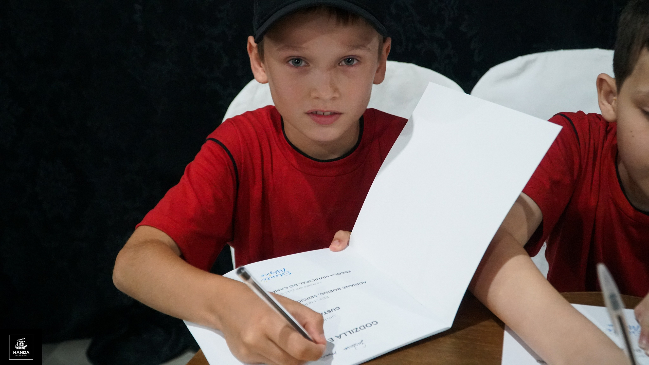 Noite autógrafos colégio Aurélio Buarque de Holanda. Handa Produções