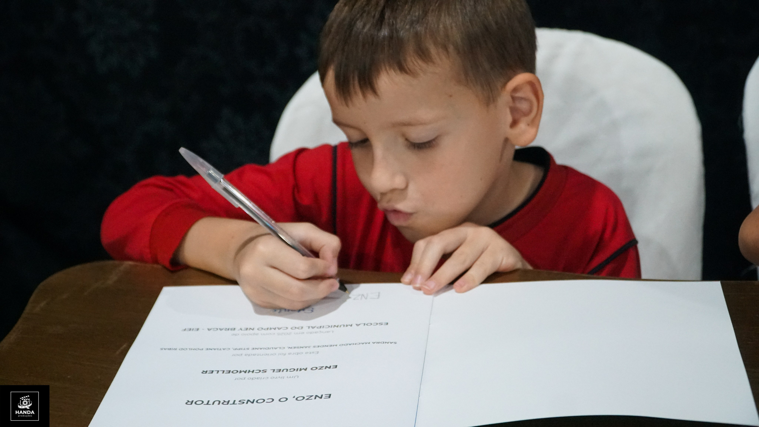 Noite autógrafos colégio Aurélio Buarque de Holanda. Handa Produções
