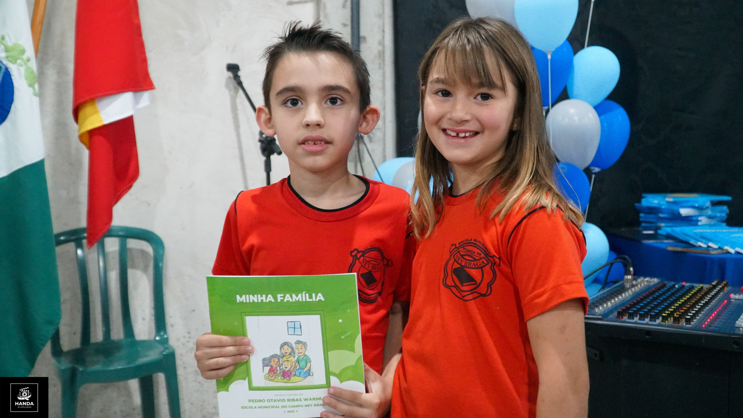 Noite autógrafos colégio Aurélio Buarque de Holanda. Handa Produções