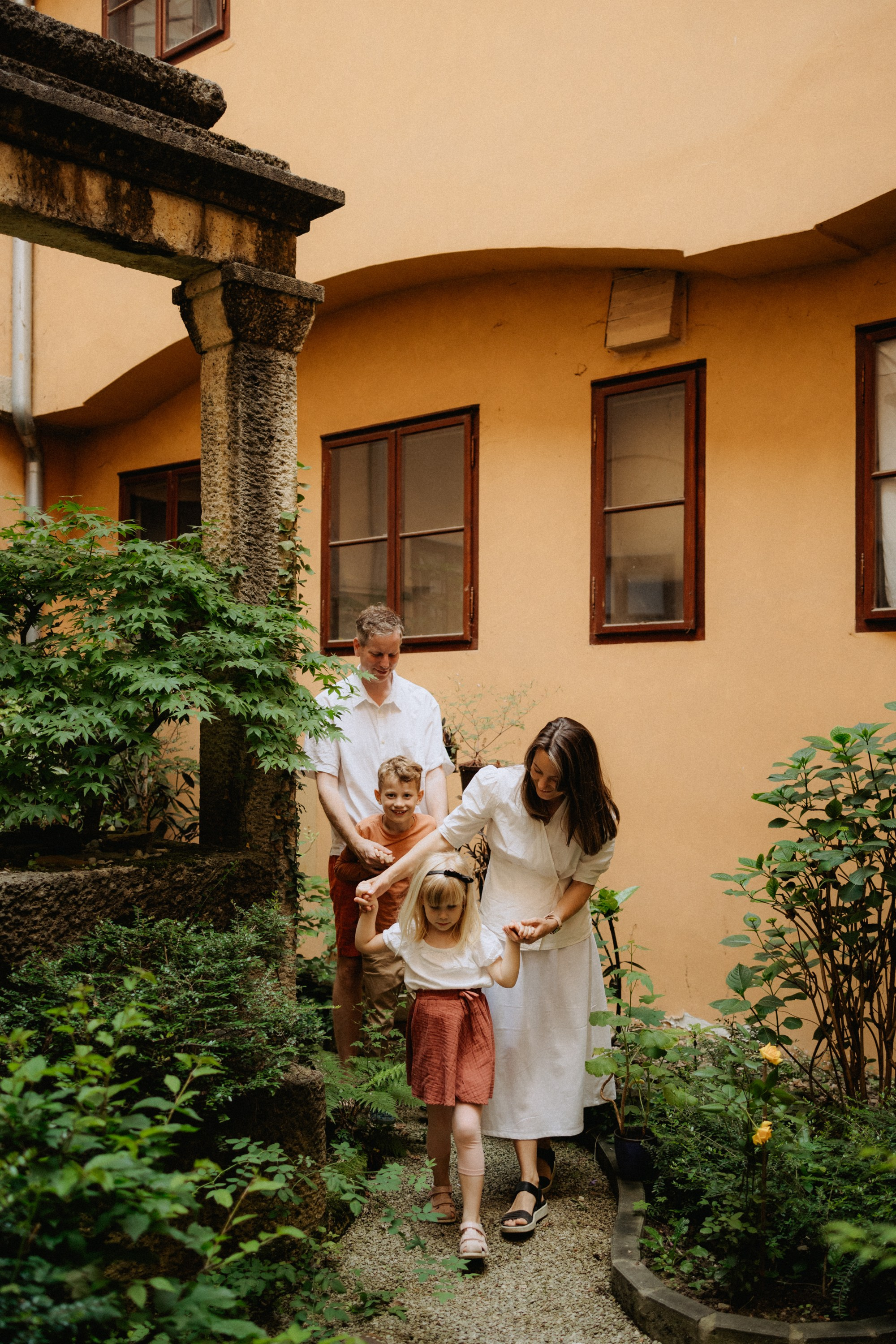 Family in the city. Elena Gorobets. Photographer in Zagreb
