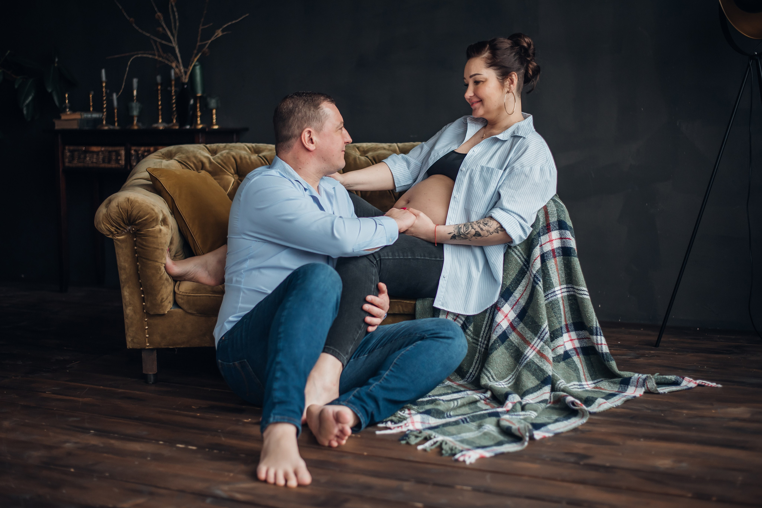 Fotosesijos studijoje. Aukse Stravi fotografė