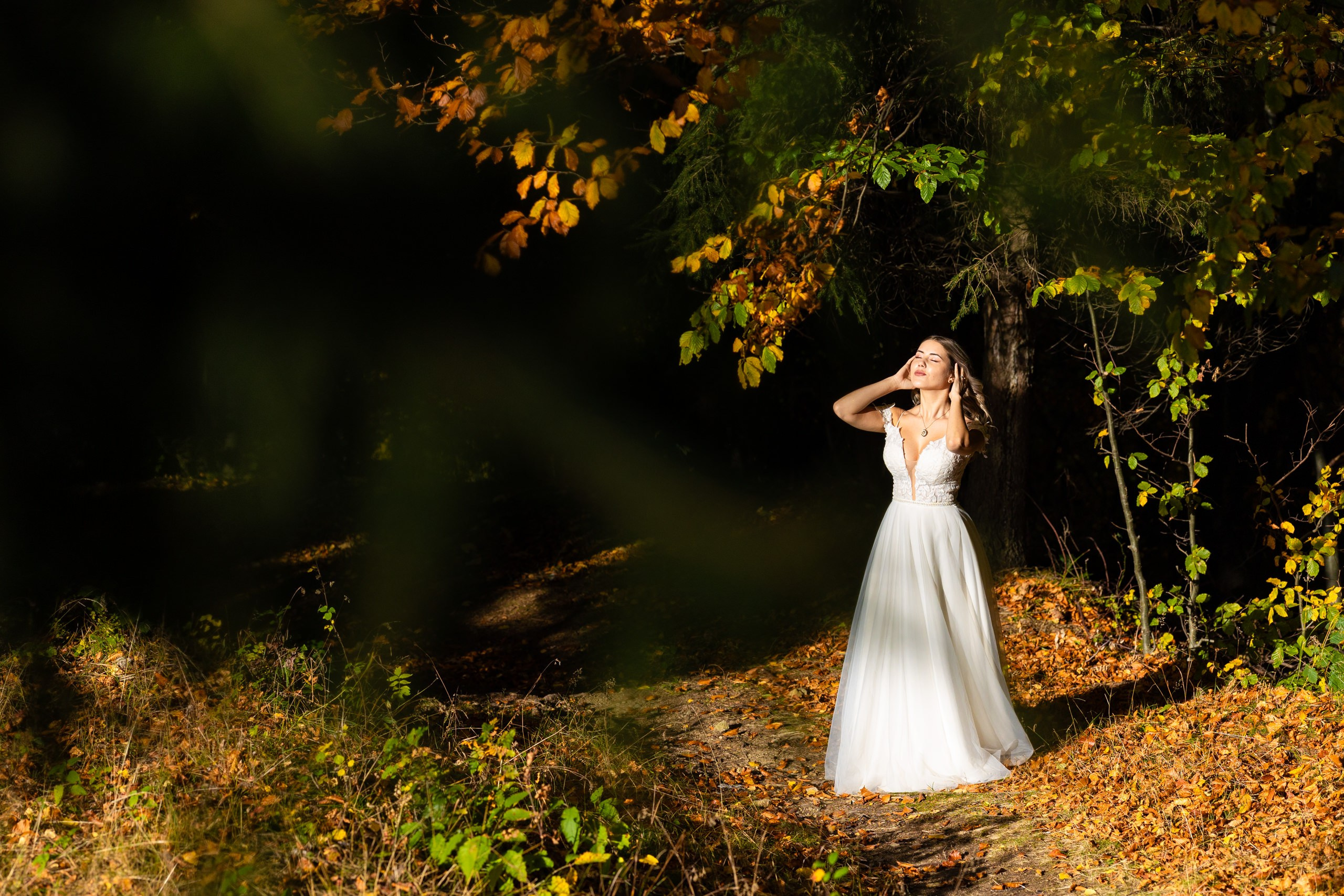 Sedinta foto Trash the dress/After wedding la munte. Fotograf nunta Bucuresti - Manu Ivanciu