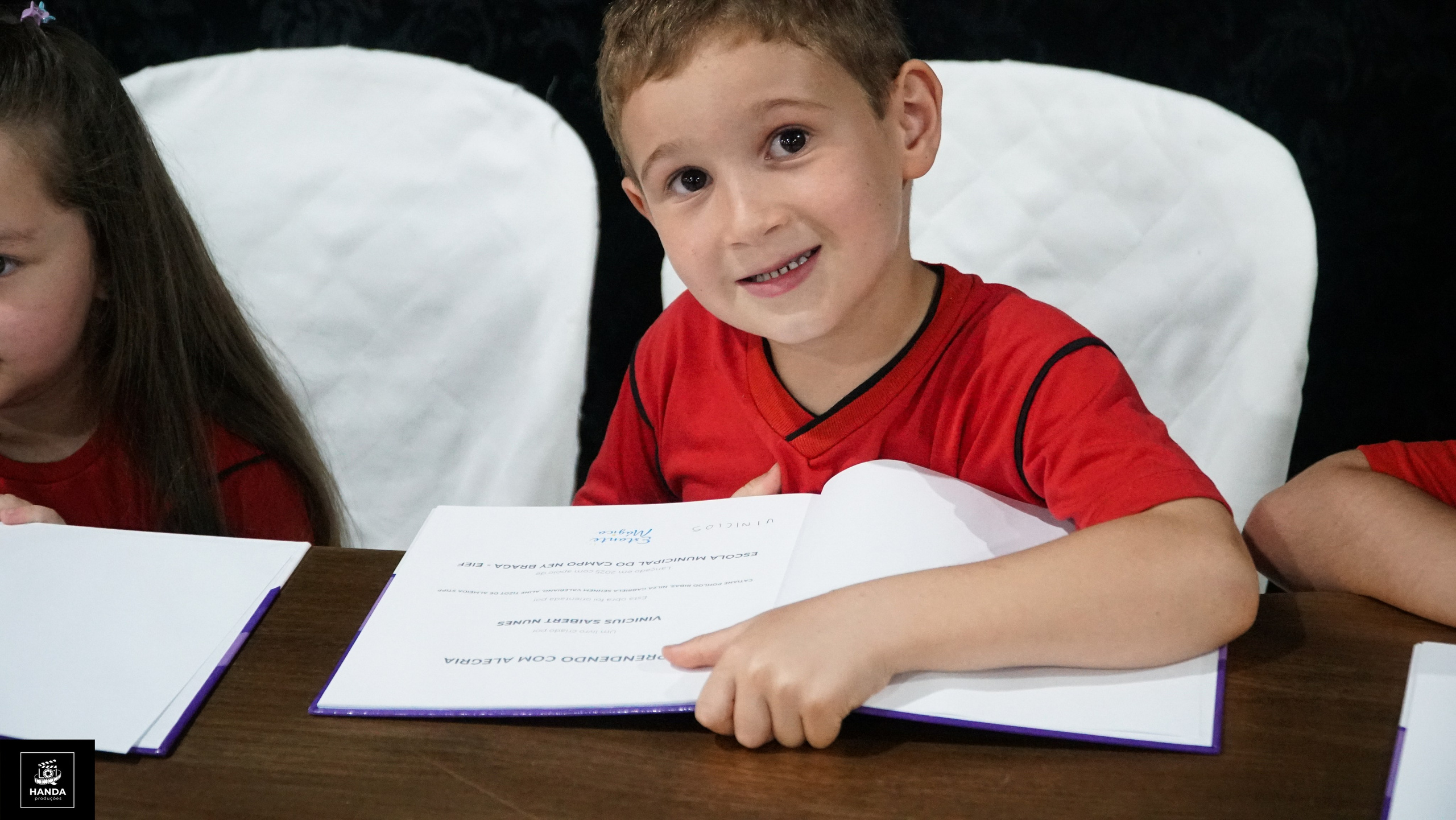 Noite autógrafos colégio Aurélio Buarque de Holanda. Handa Produções