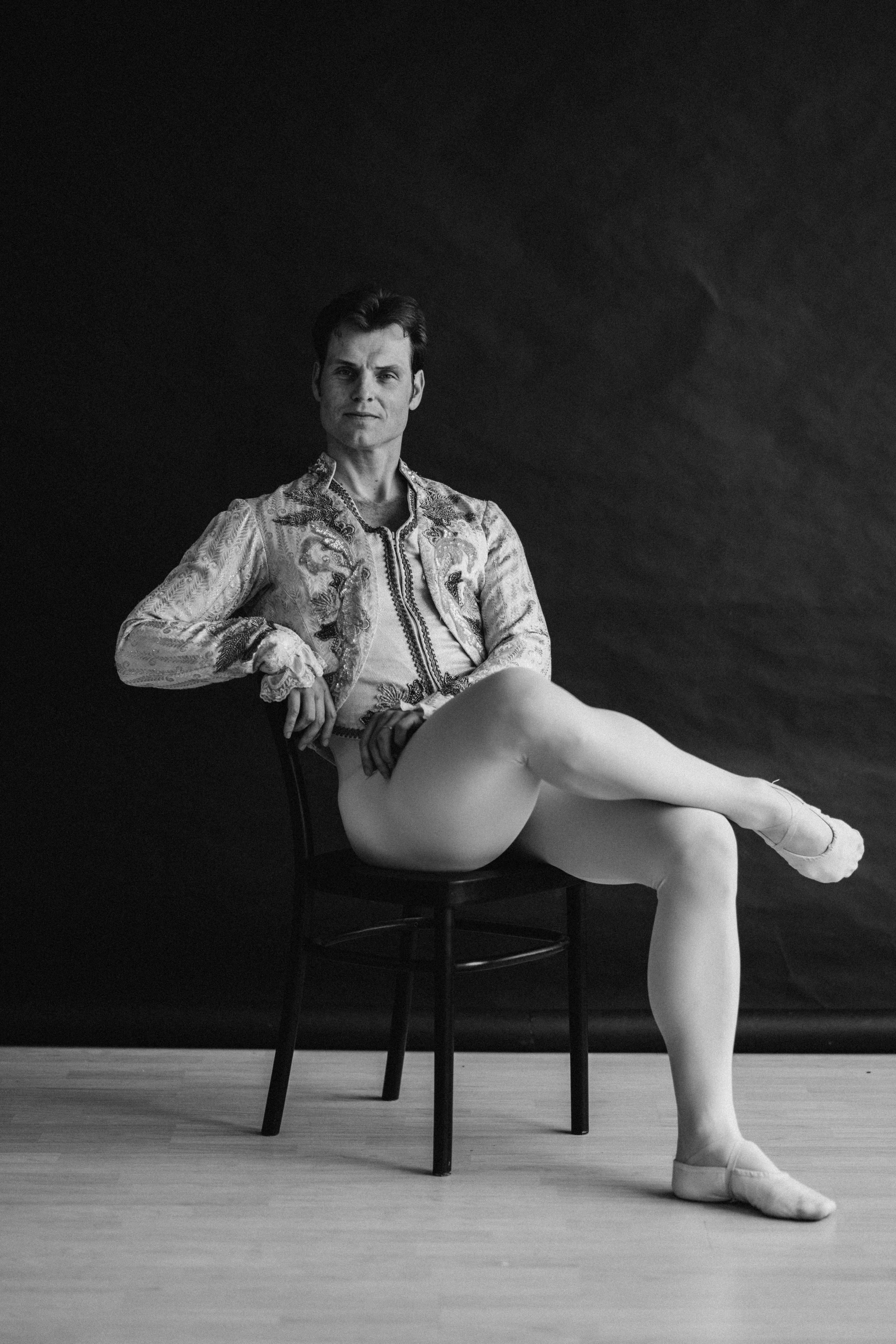 DANCERS. Victoria Olonen – Cinematic Portrait Artist | Helsinki & Europe