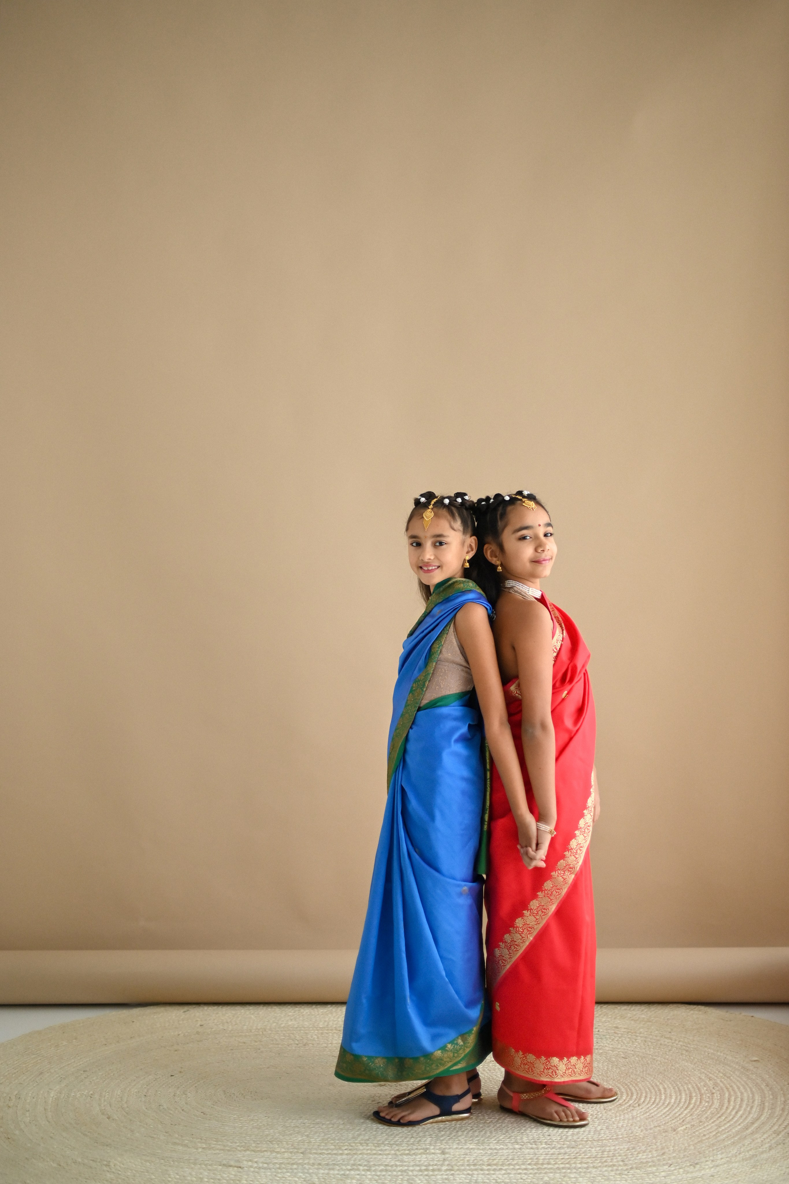 Сестры. Детский и семейный фотограф в финляндии дина пулкка. контент фотограф