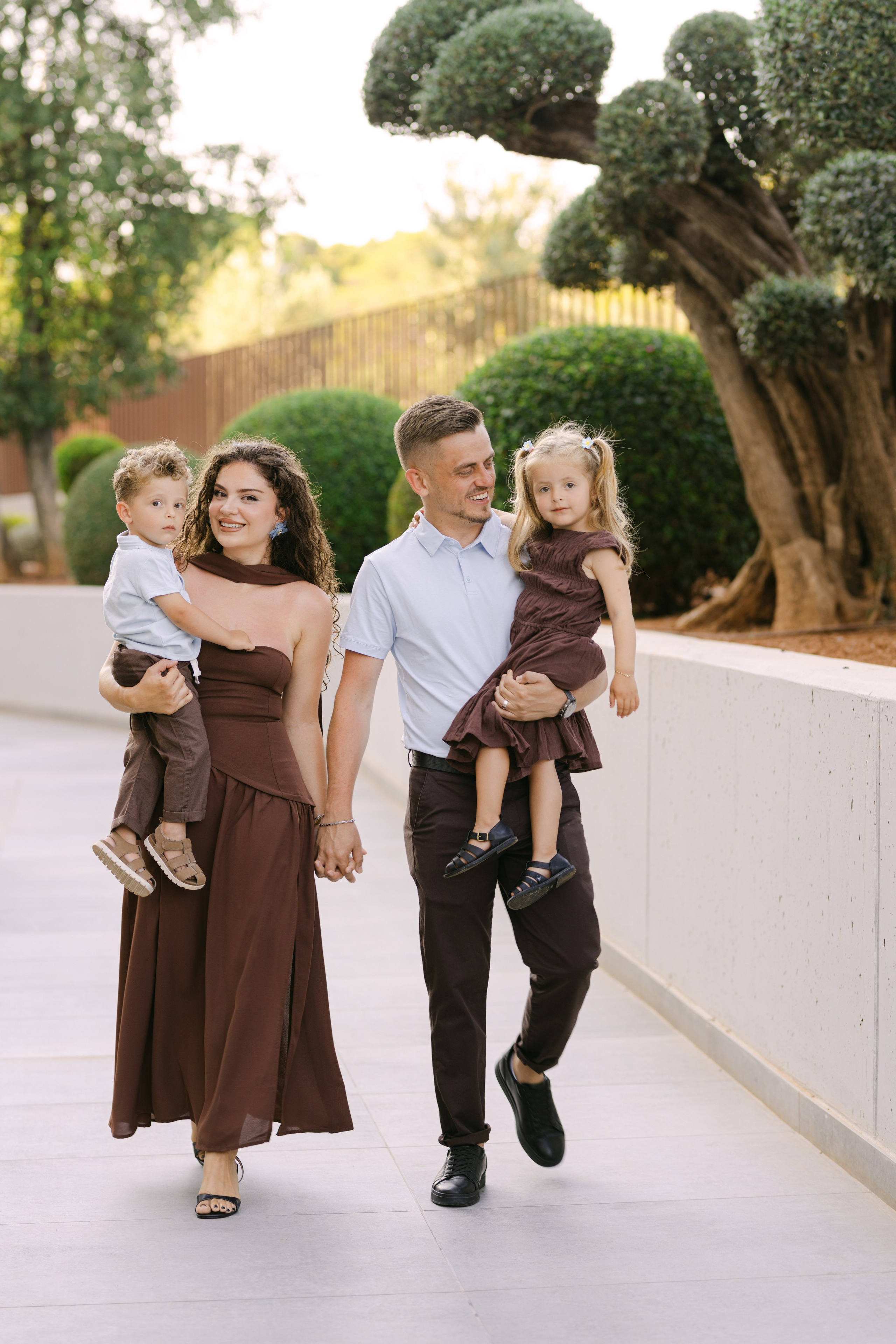Family Photoshoot Mallorca Arenal — Natural Lifestyle Photography. Photographer in Mallorca