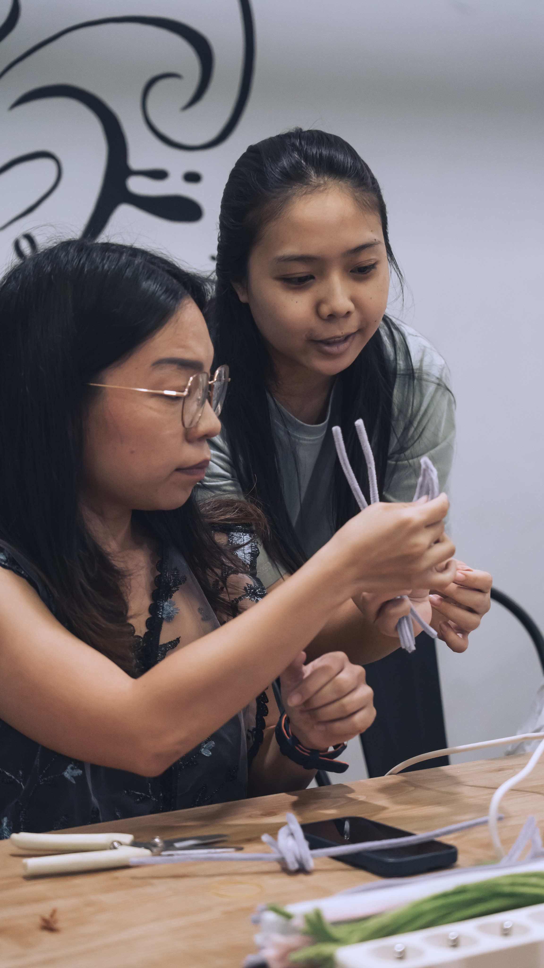 Pipe Cleaner Flower Workshop. Aro Salaka Event Photography