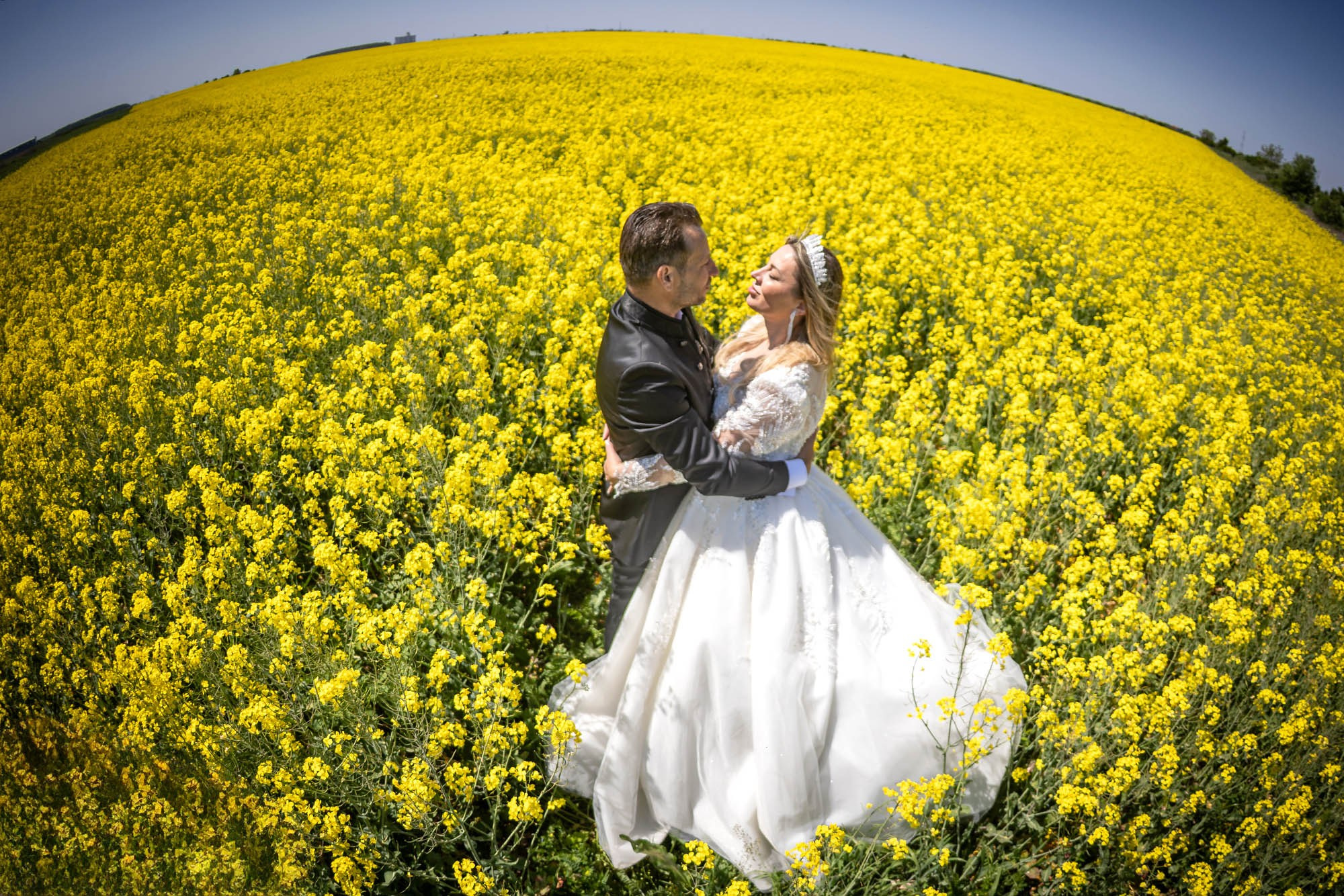 „Trash the Dress – ședință foto după nuntă”. Fotograf nuntă, portrete și evenimente București | Eduard Foto