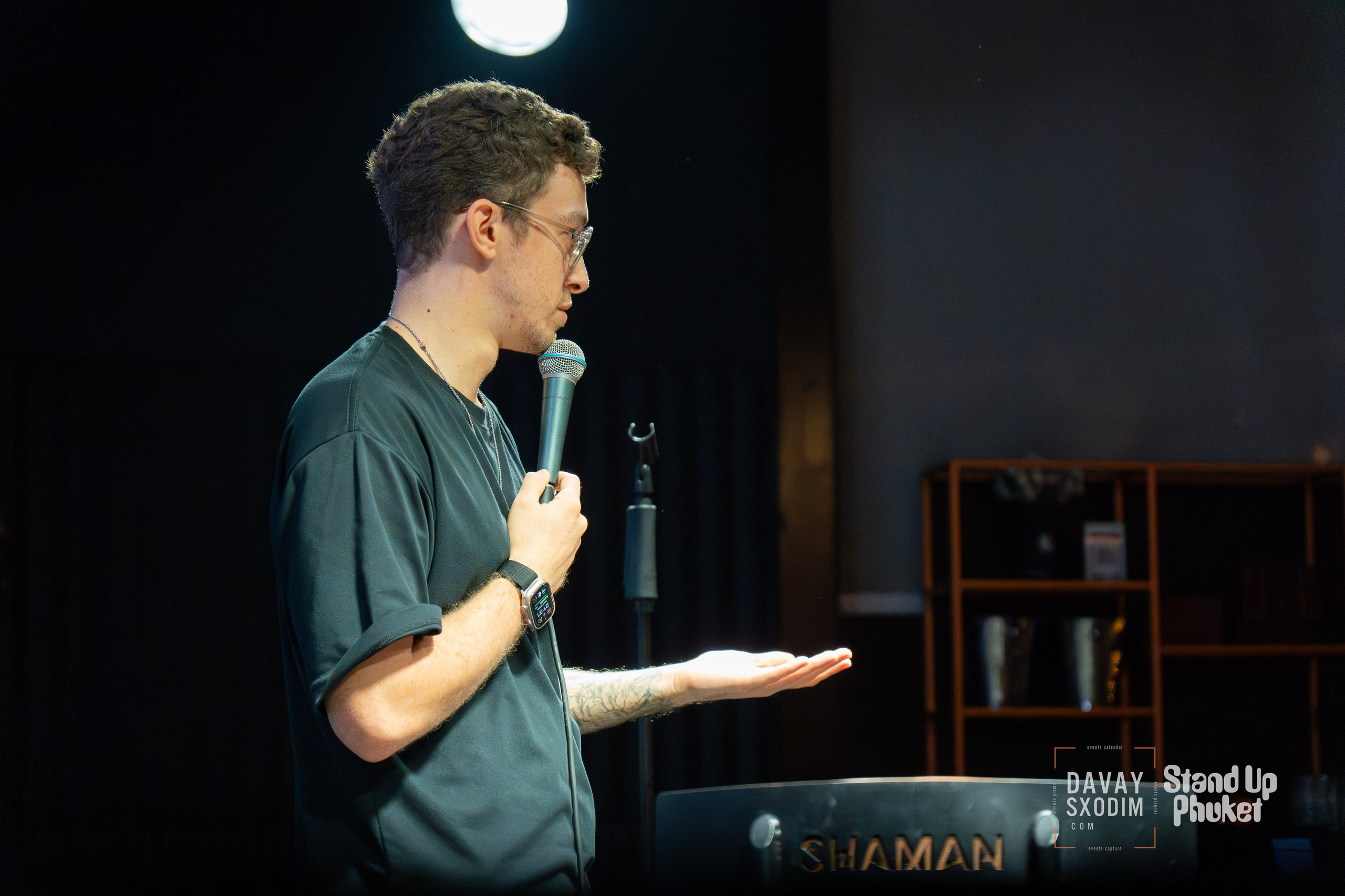 Standup Влада Лапина | Фоторепортаж | Афиша | DAVAYSXODIM.com PHUKET. АФИША|ФОТОРЕПОРТАЖИ|ИВЕНТЫ|ПХУКЕТ